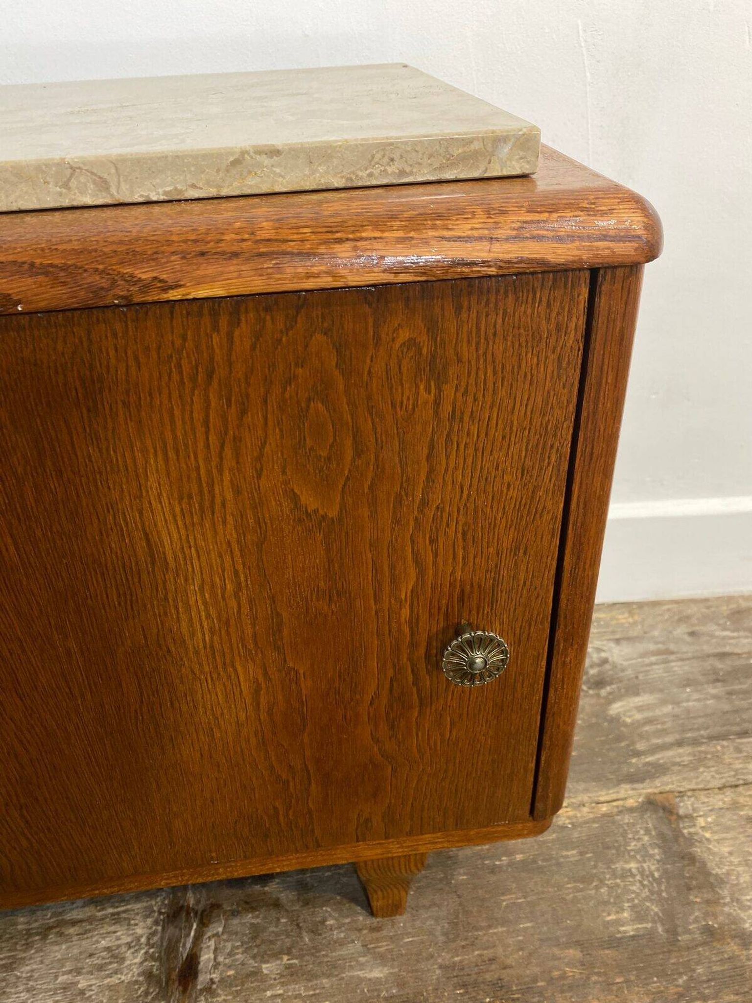 Petit meuble en bois à dessus de marbre, années 1950