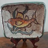 Vallauris plate, fish decoration. Signature D.E.