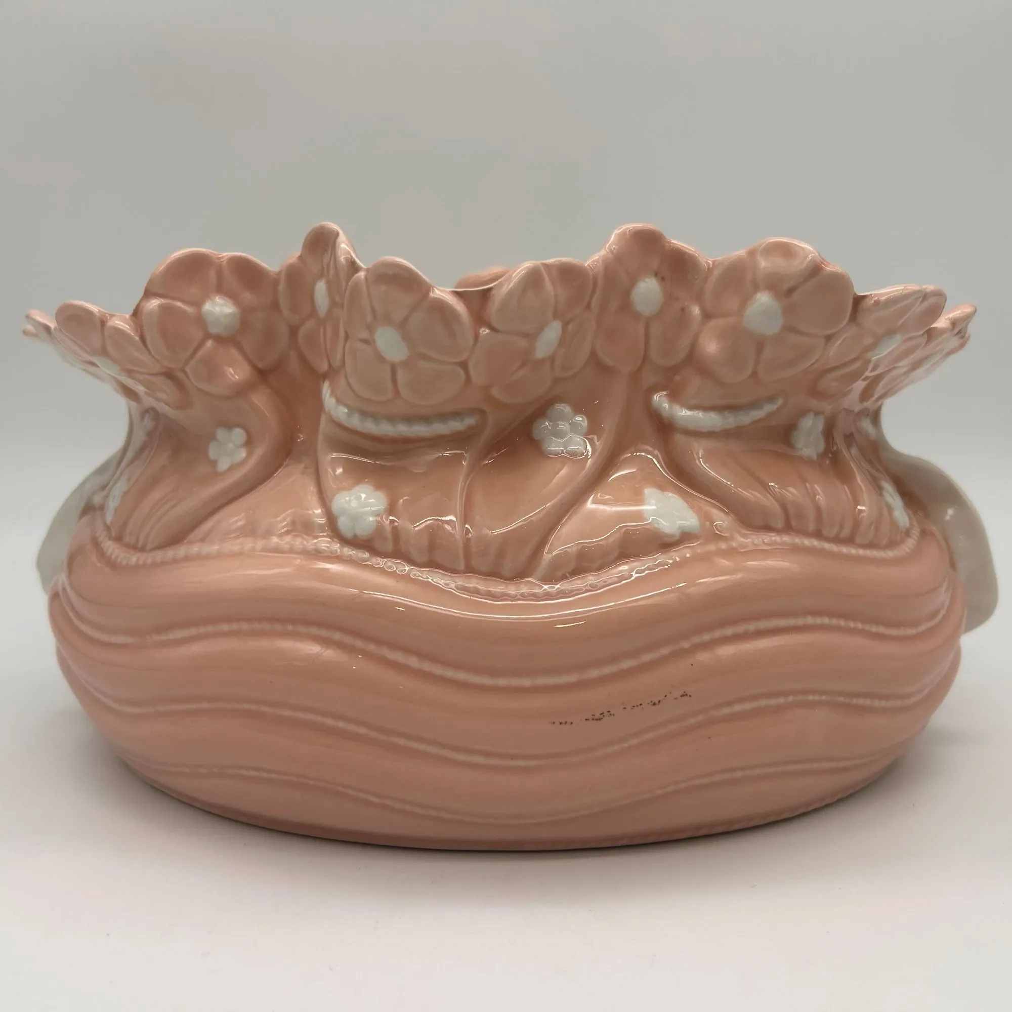 Vintage ceramic cache-pot in pink and white.
