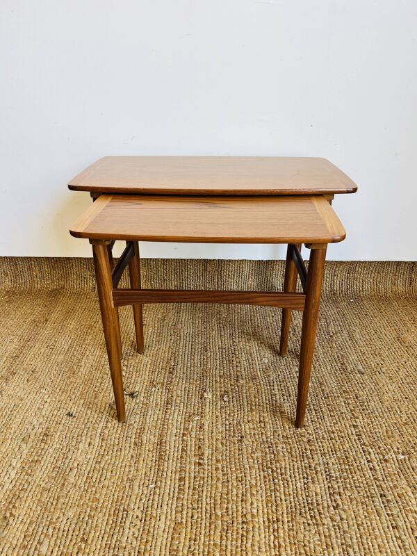 Ensemble de deux tables gigognes en teck – Style scandinave, années 70
