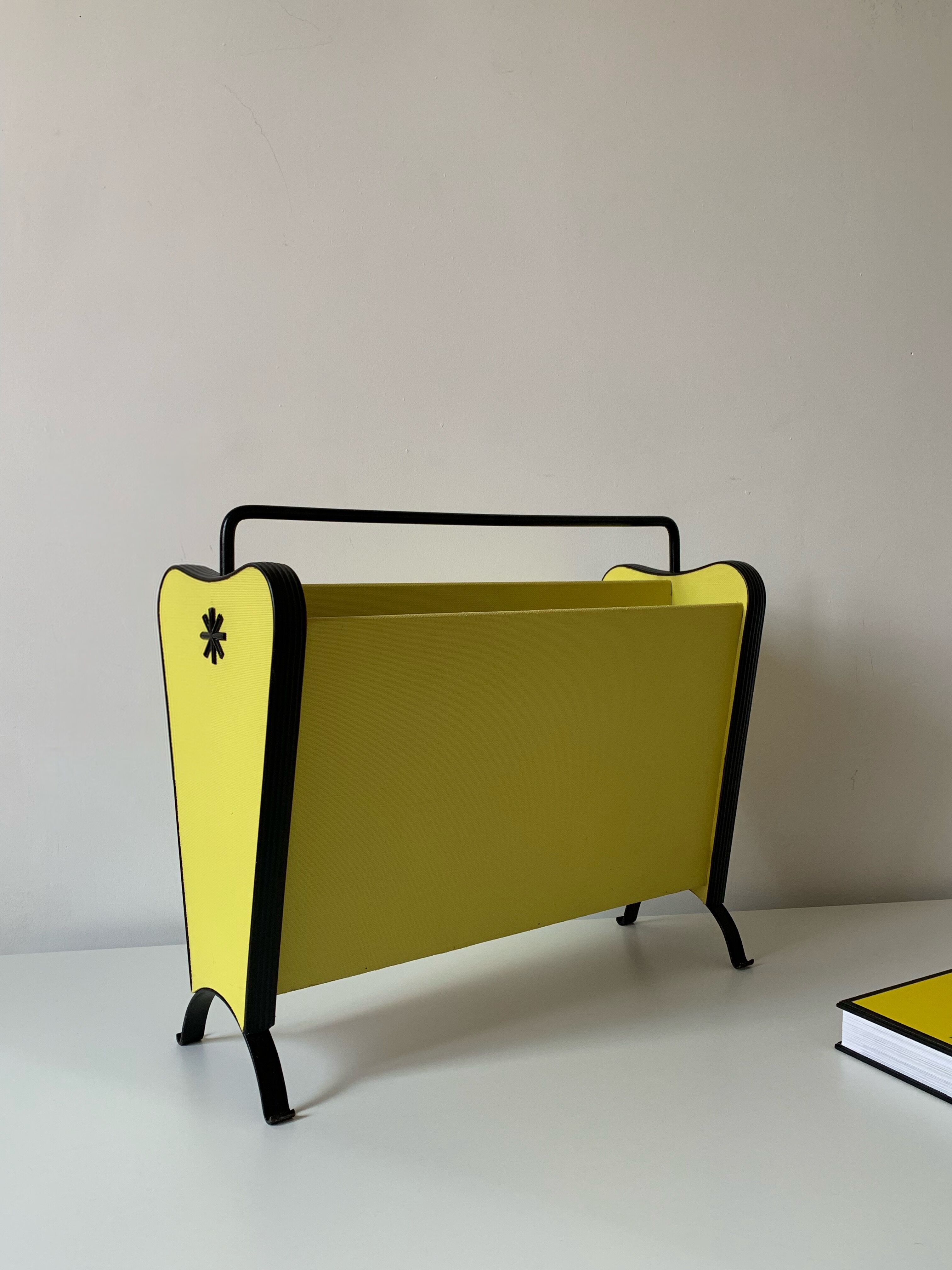 Magazine holder