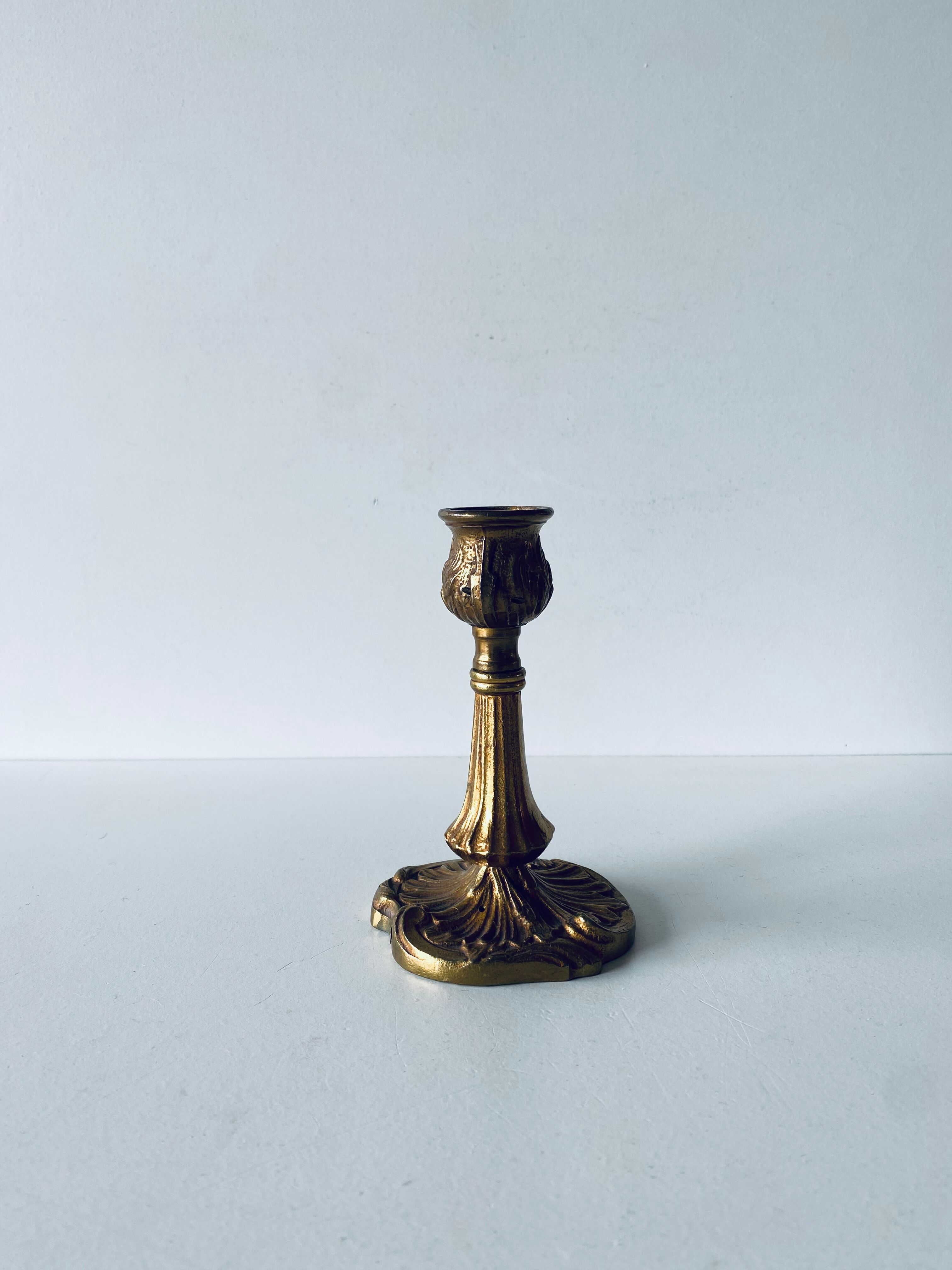 Bougeoir classique ancien en bronze doré