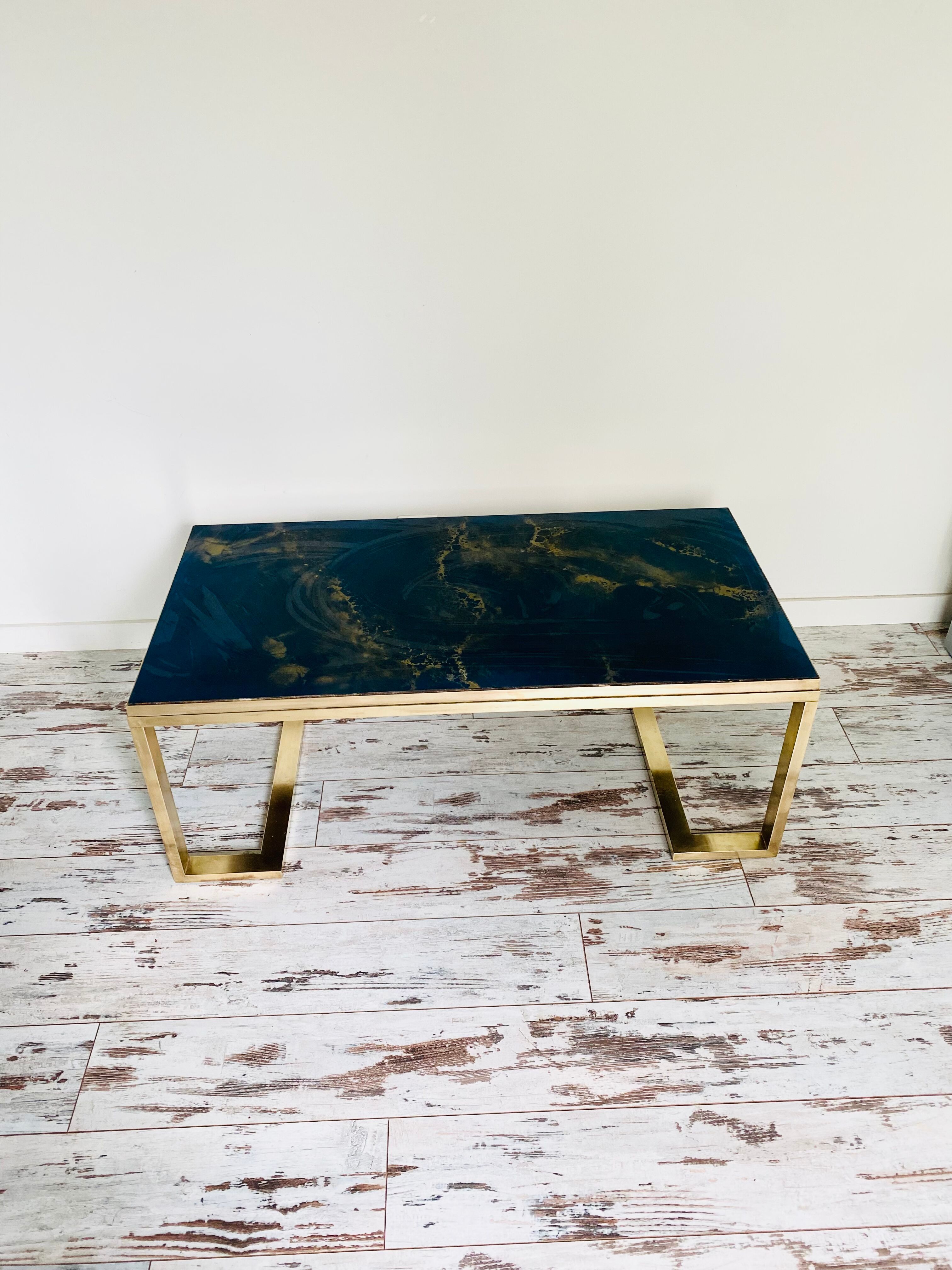 COFFEE TABLE WITH GILDED BASE WITH REVERSIBLE TOP circa 70