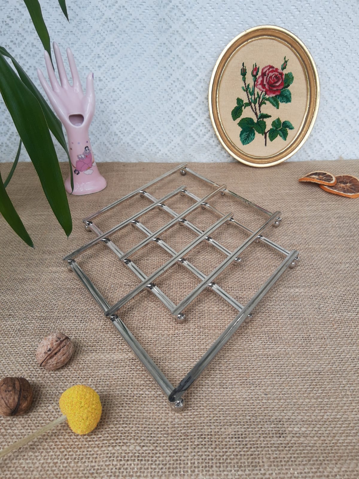 Stretchy silver metal flat bottom