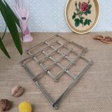 Stretchy silver metal flat bottom