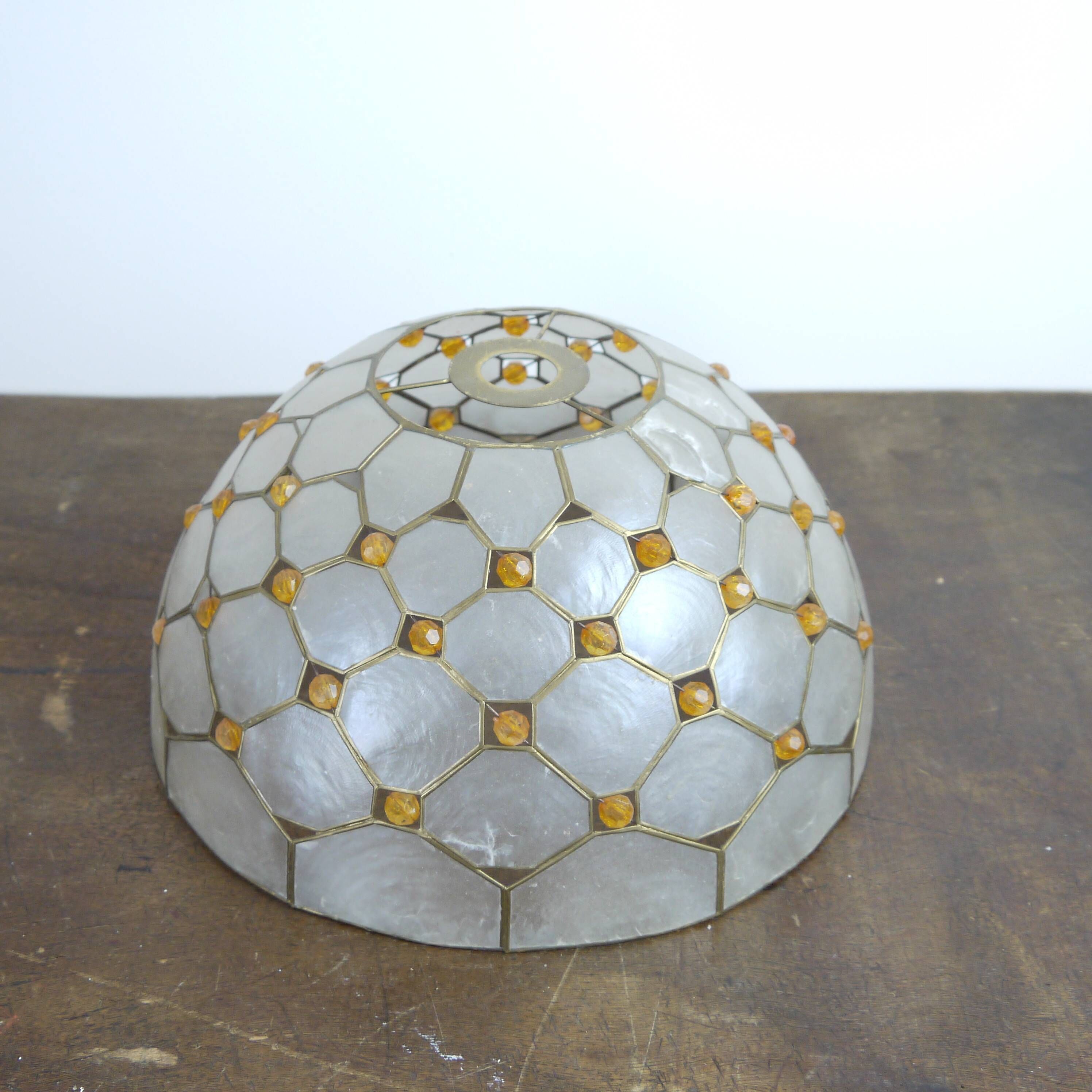 Suspension en nacre et perles orange