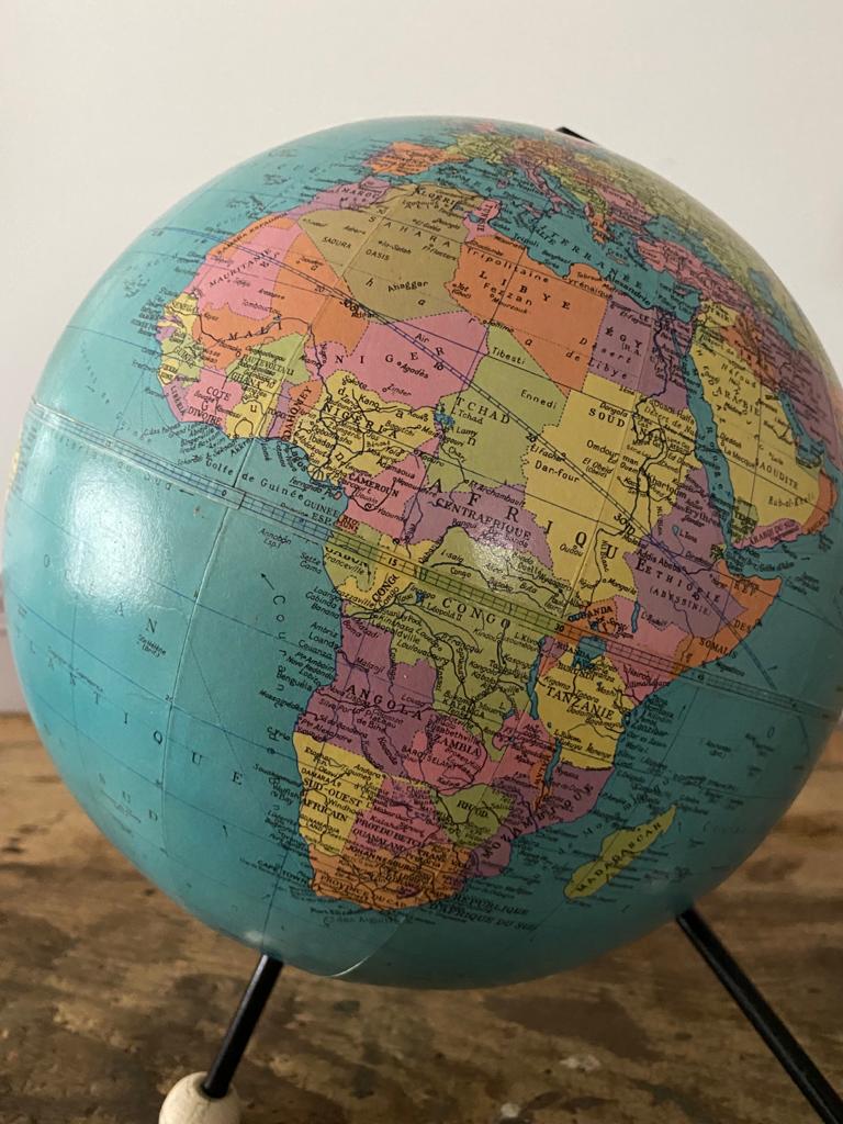 Globe-globe world map taride vintage tripode