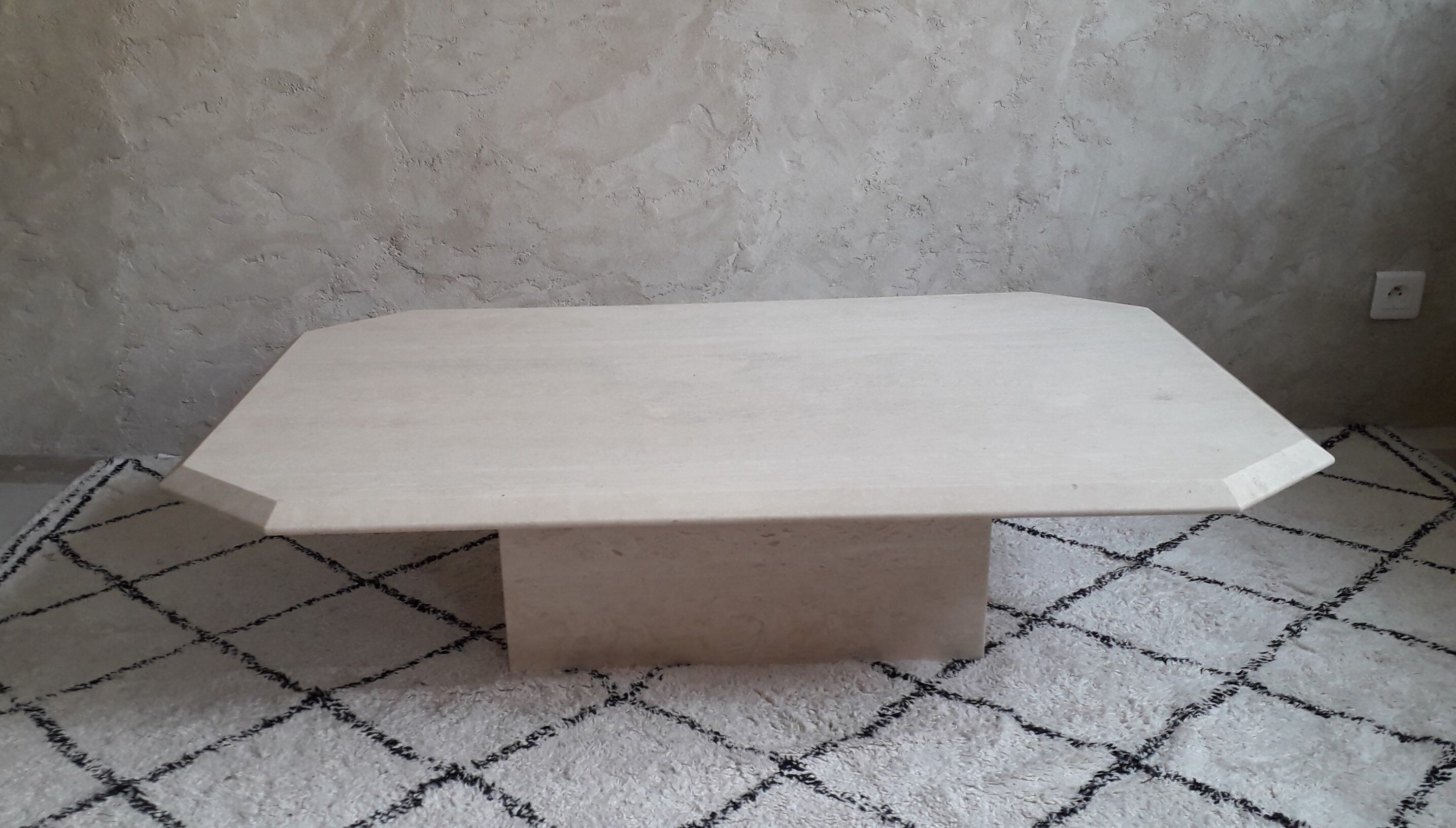 Coffee table in travertine