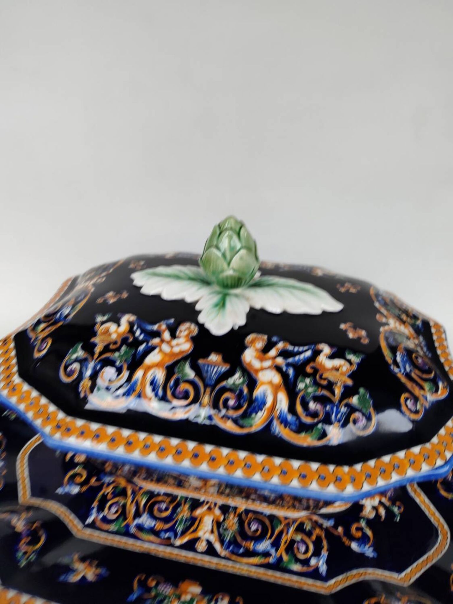 Very large soup tureen and its plate in Gien earthenware. 20th century.