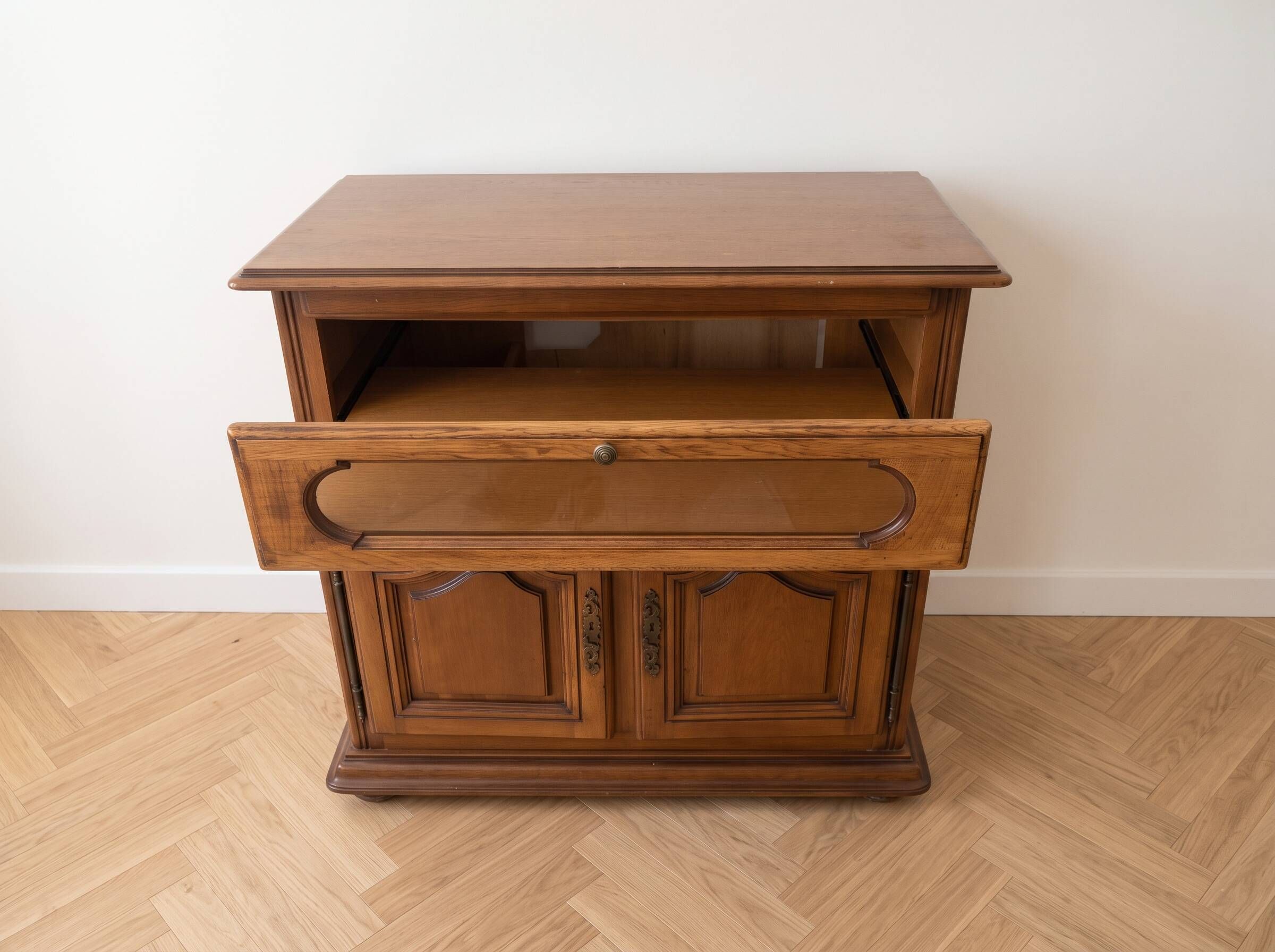 Rustic wooden TV unit with a swivel top and moulded doors.