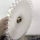 Applique murale en opaline blanche