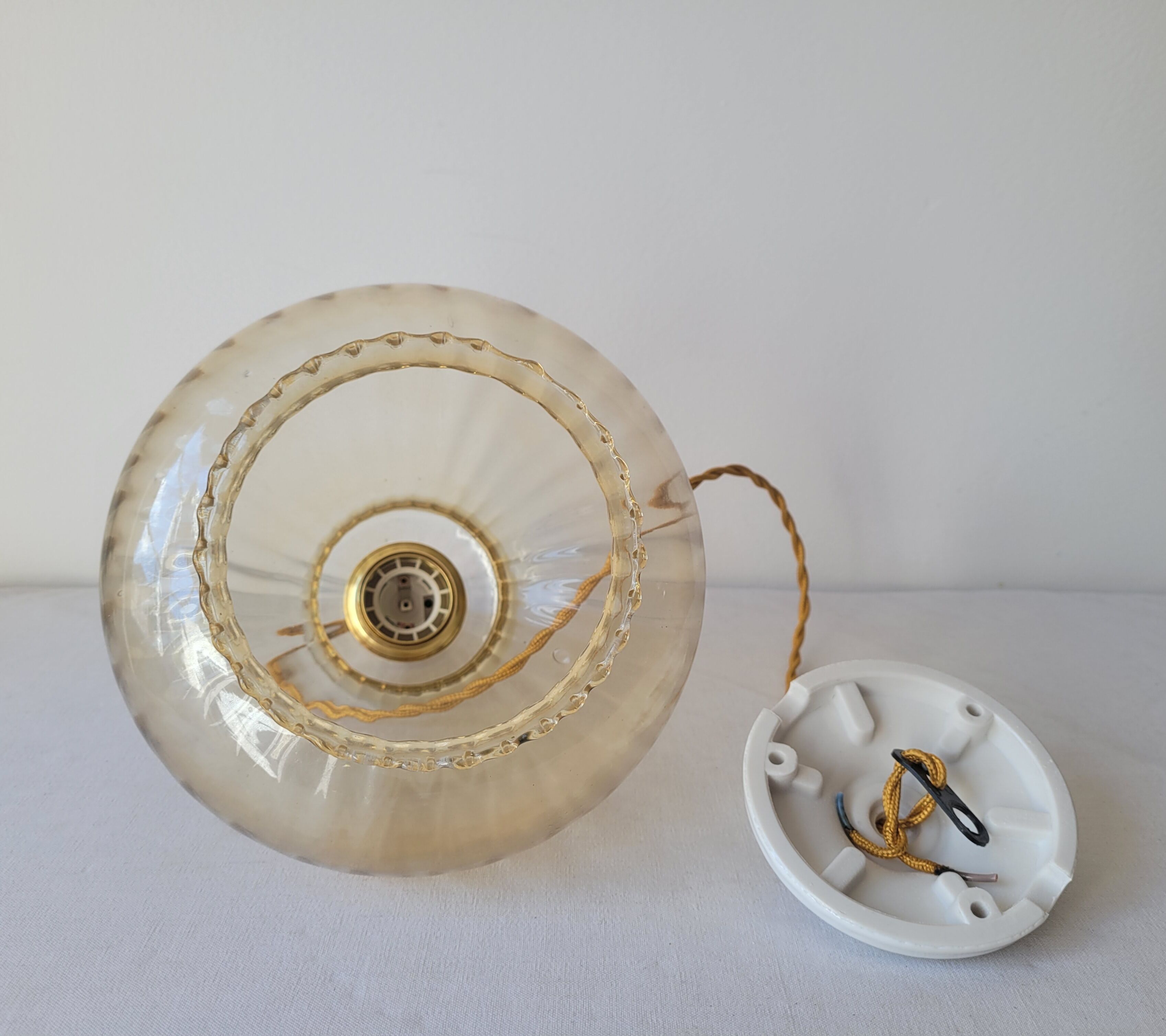 Suspension en verre fumé strié