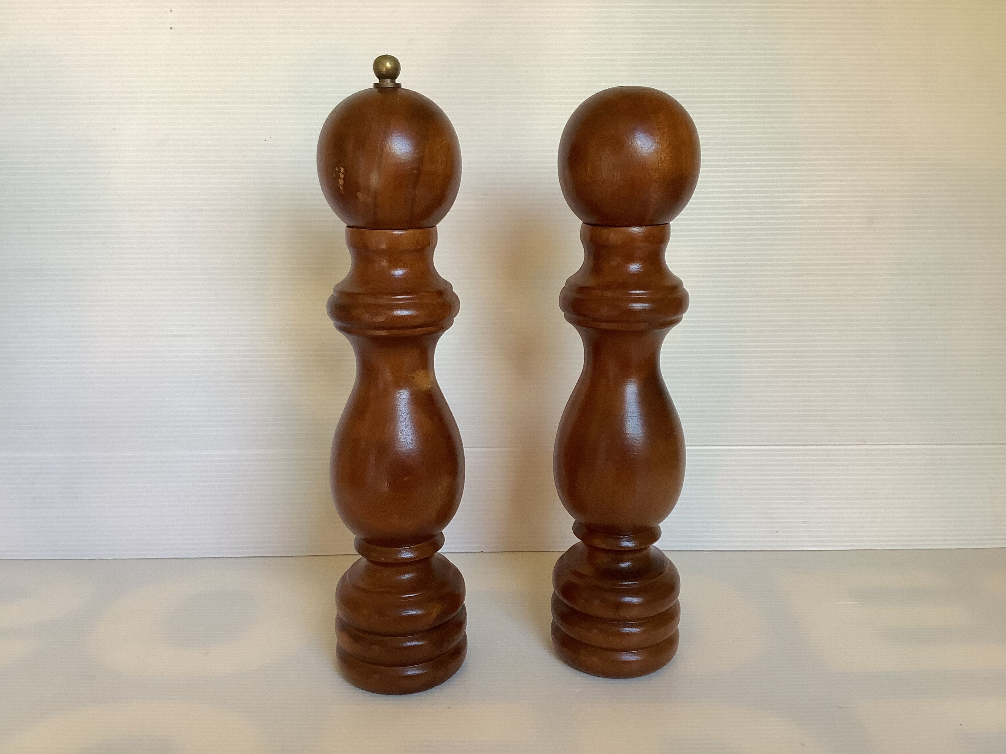 Salière et poivrier en bois grands sel et poivre