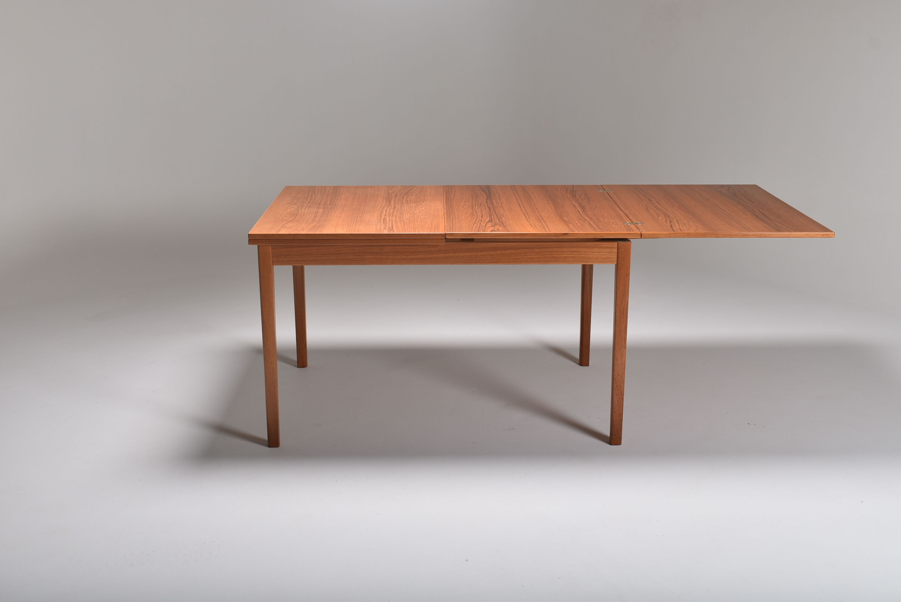 Scandinavian table Teck Skaraborgs
