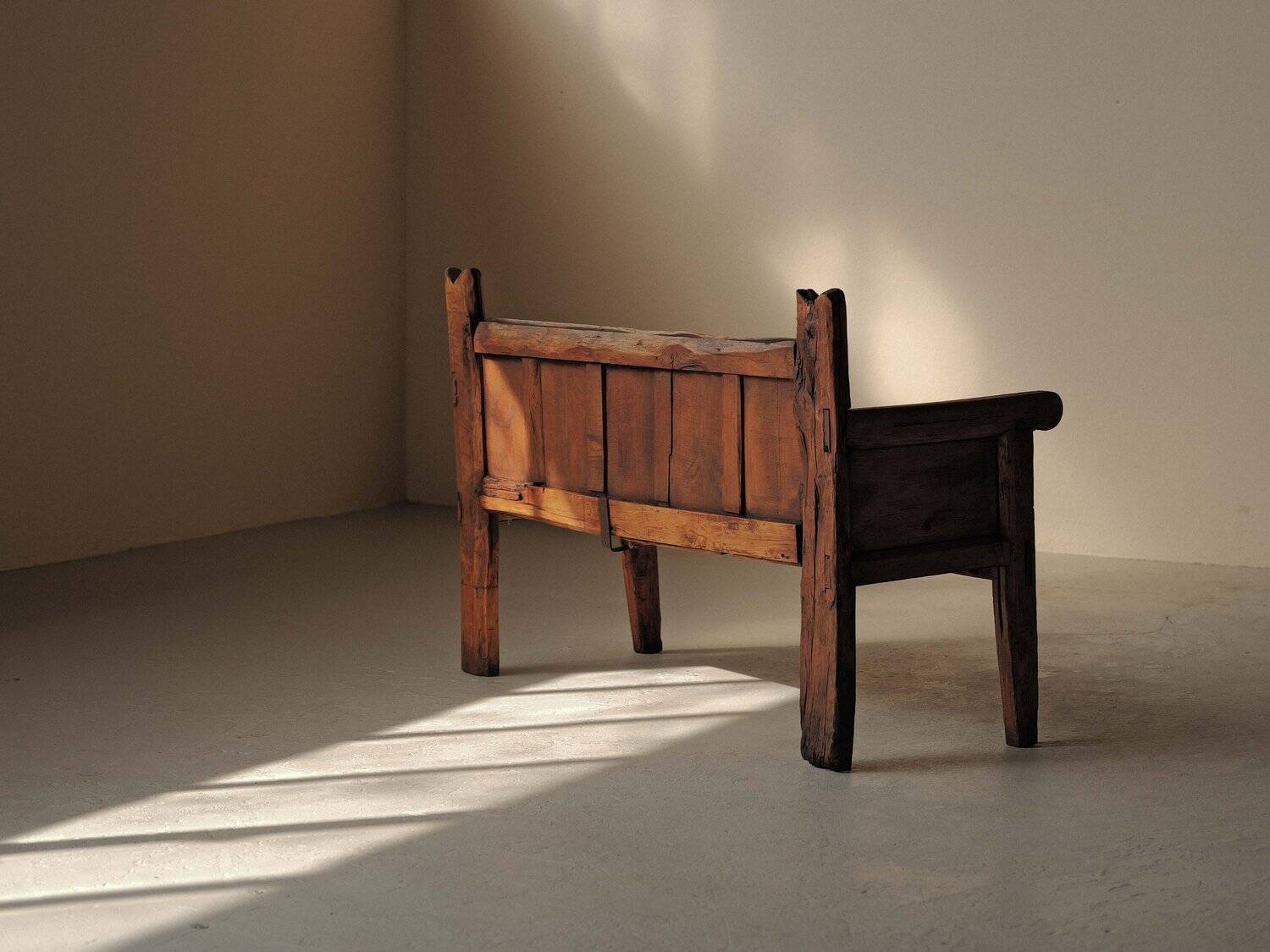 Mountain bench in solid wood, Folk Art, Spain, 19th century