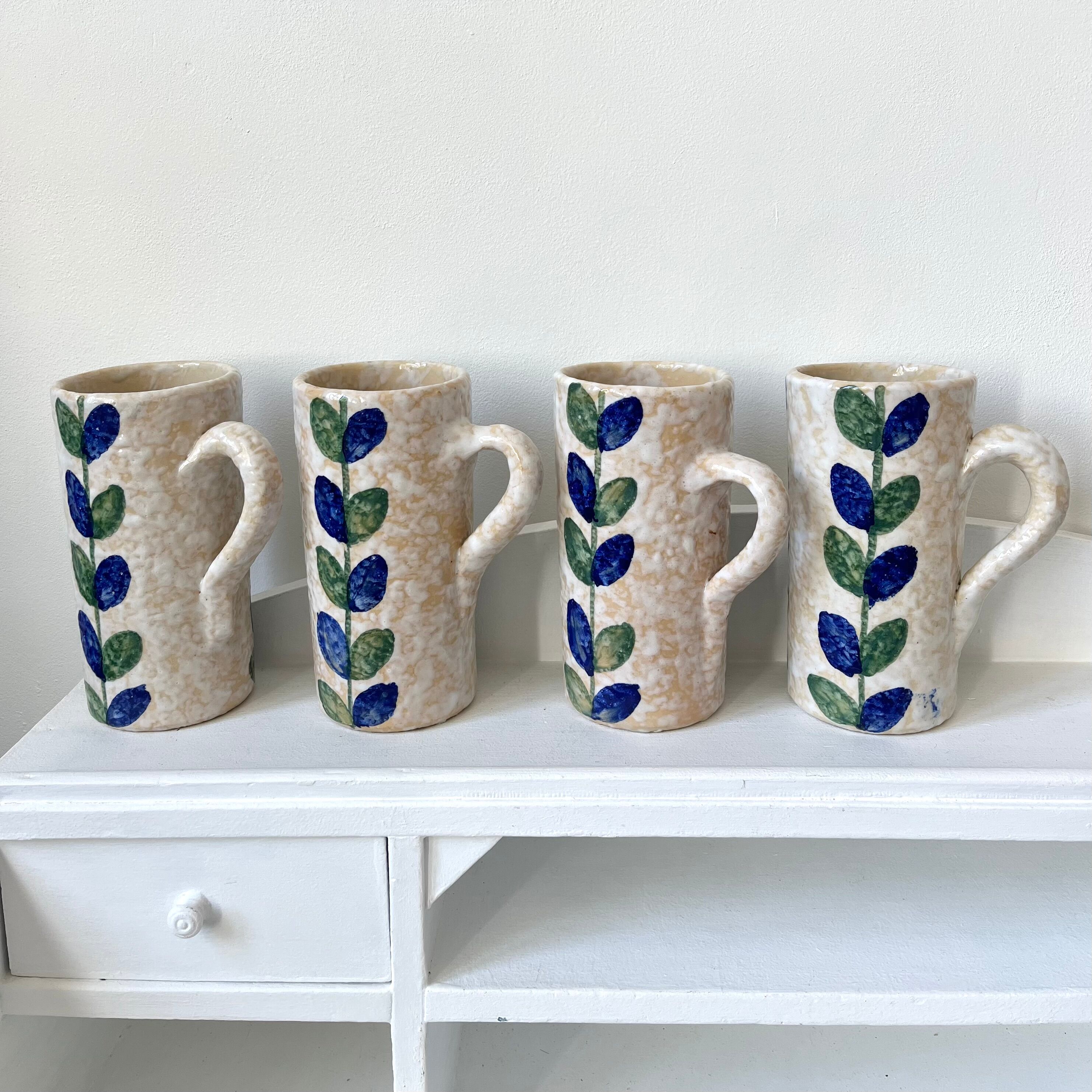4 mugs stoneware flower decoration