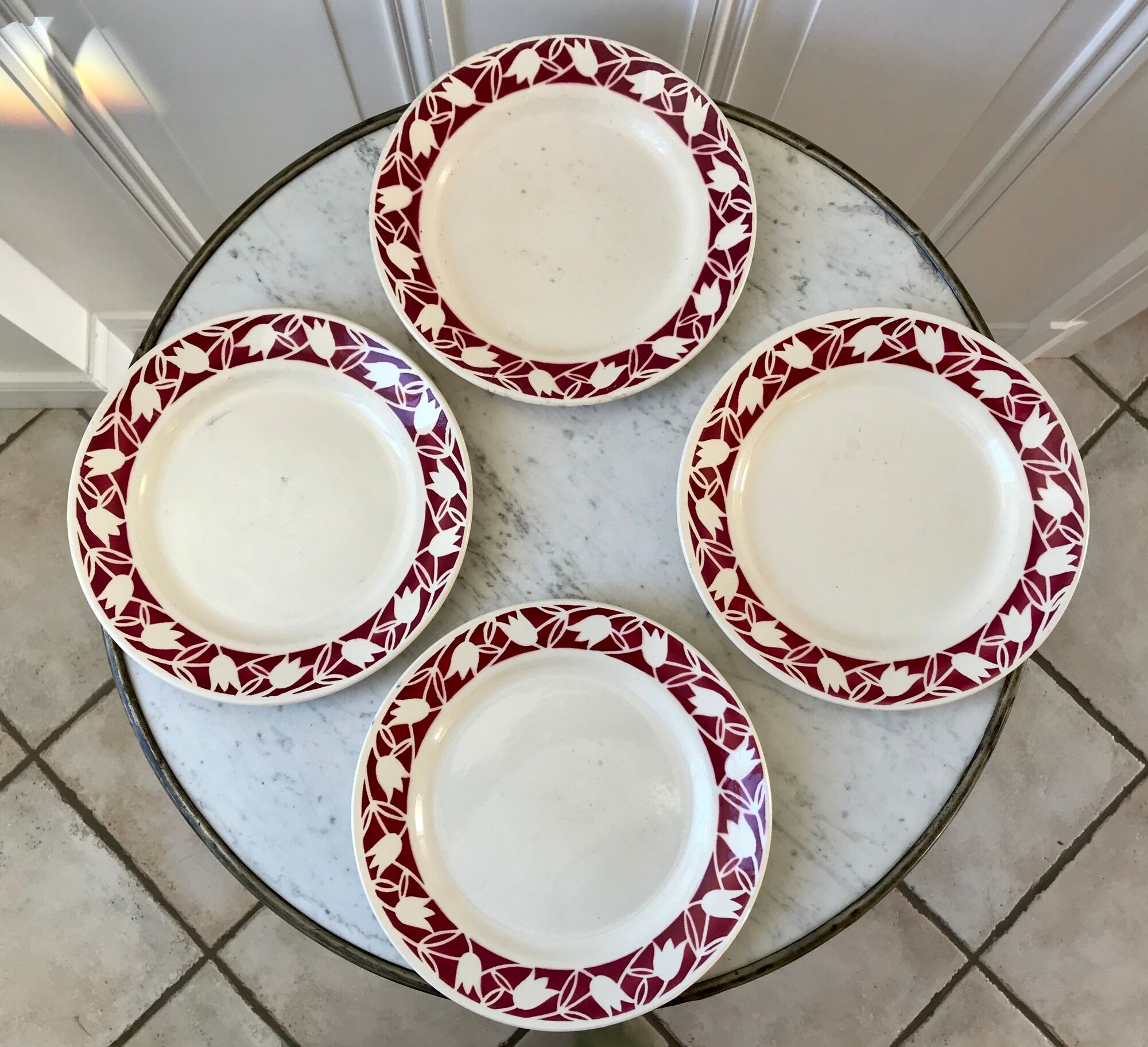 4 flat plates Badonviller tulips burgundy years 30-40