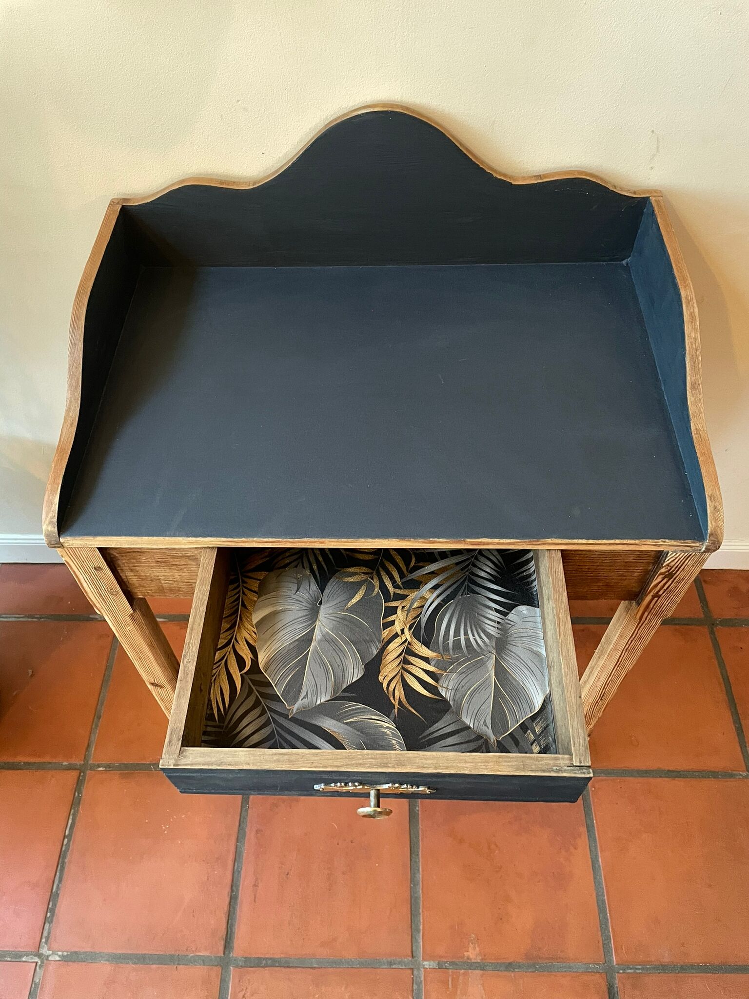 Classic style dry sink in wood