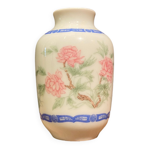 Vase miniature en porcelaine à décor floral, famille Rose