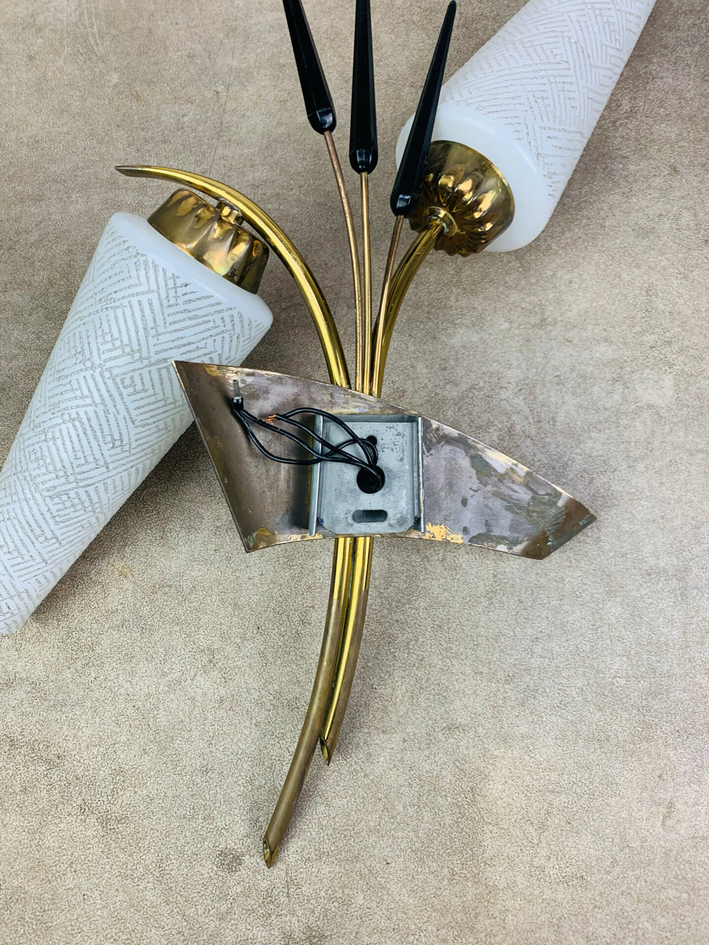 Pair of 1950s wall lights in brass and opaline tulips, Lunel/Arlus