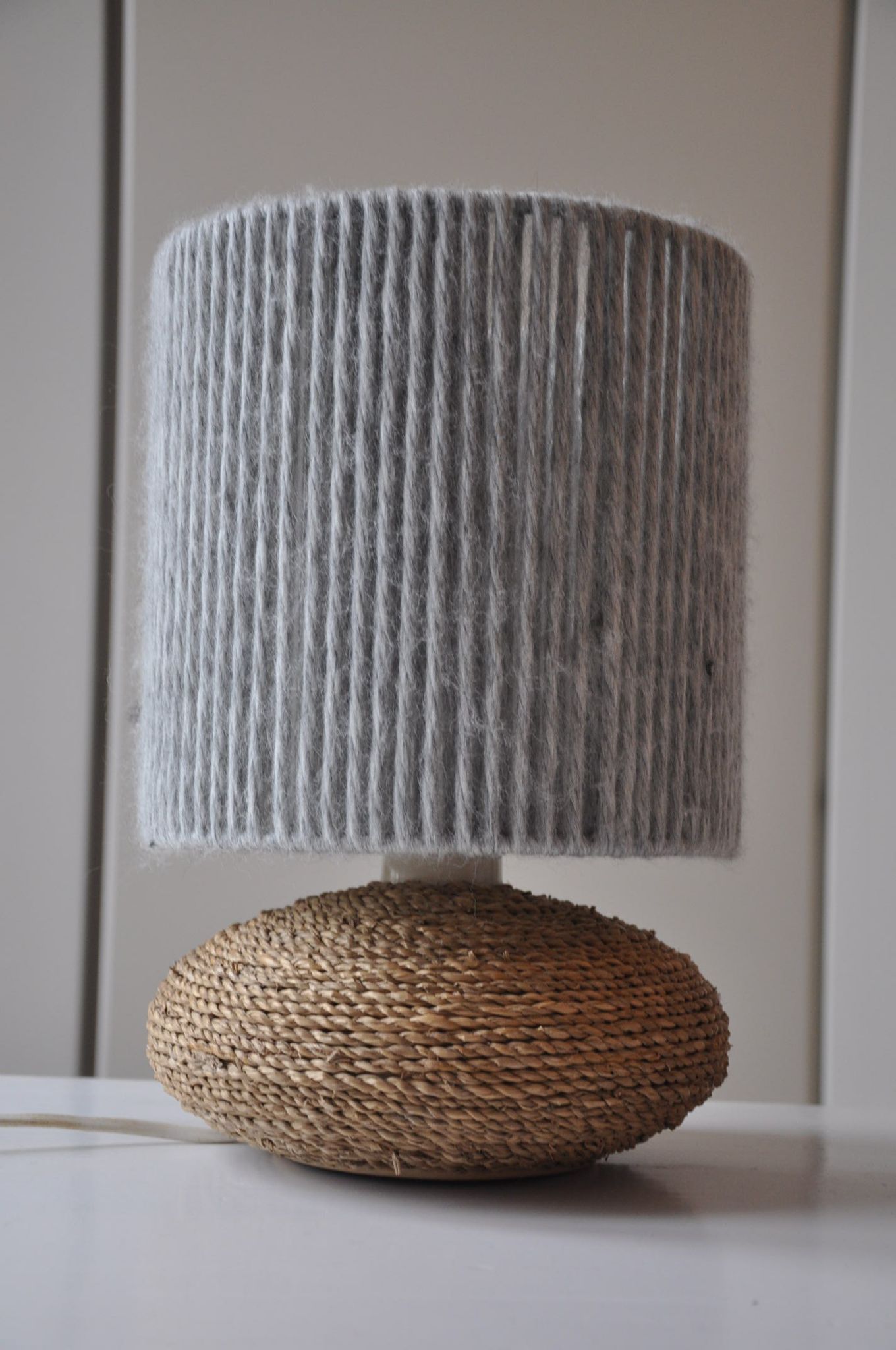 Lampe rafia et laine