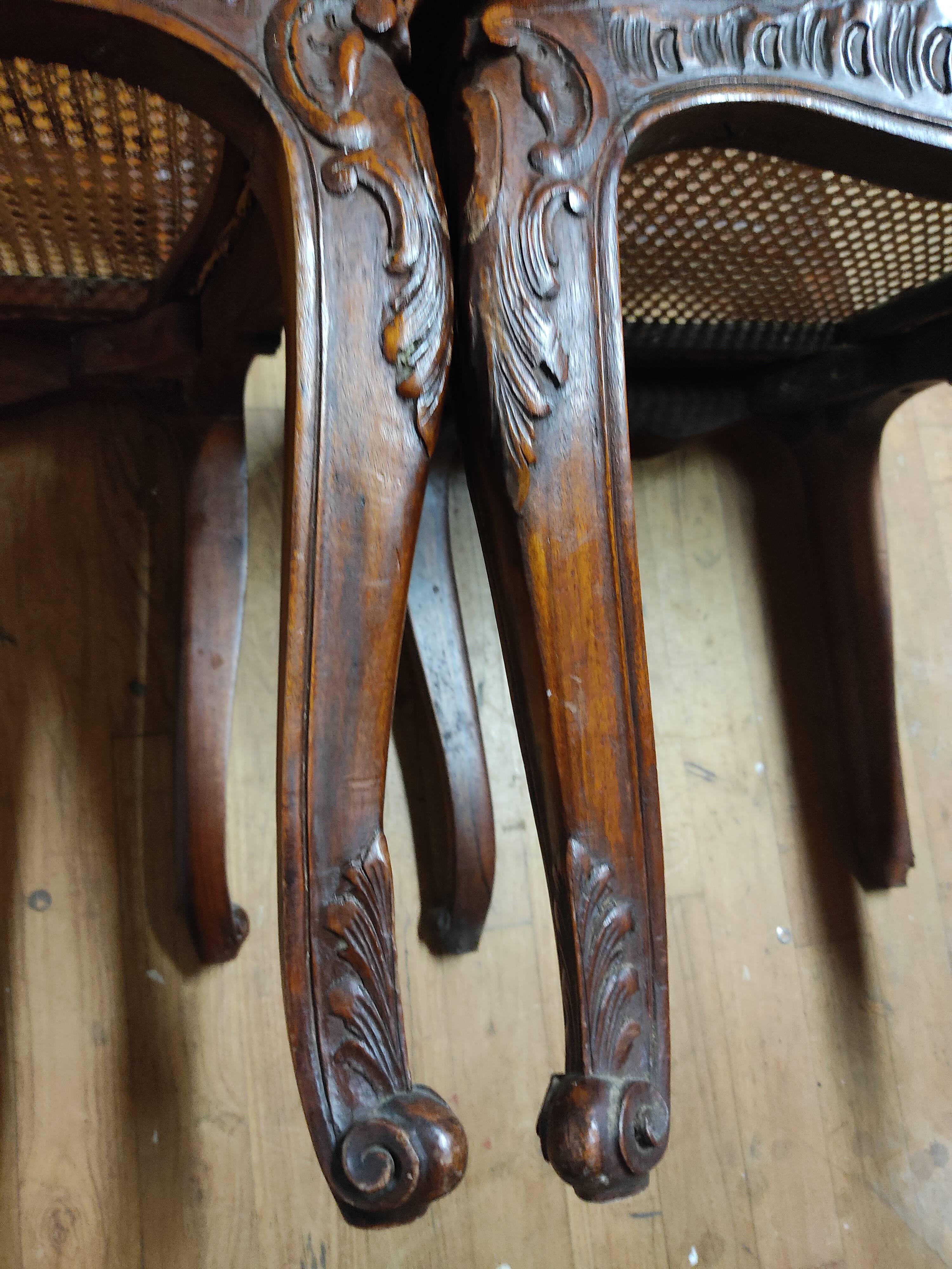 Chaises cannées noyer Louis XV