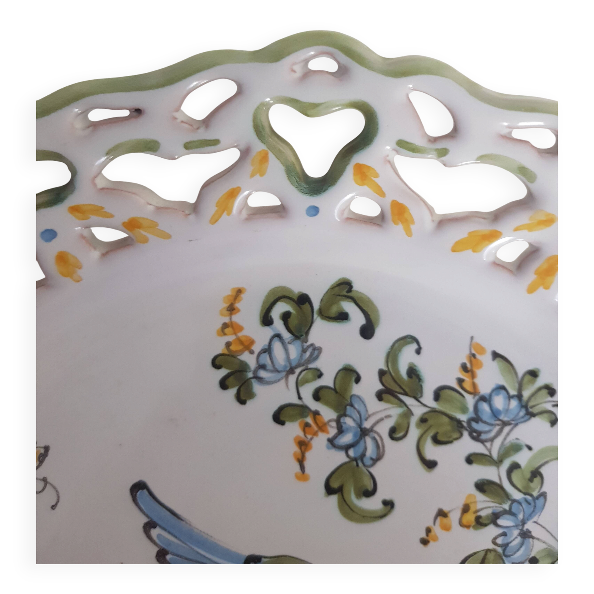 Decorative plate s6 Lallier in Moustiers with an openwork rim.