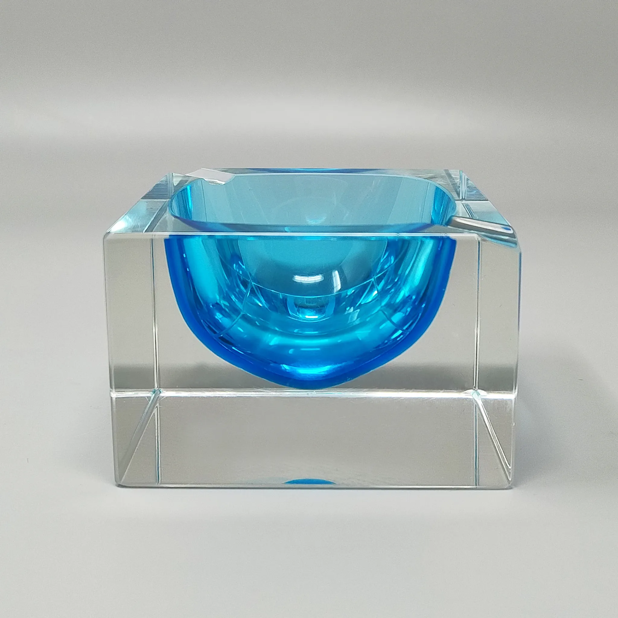 1960s stunning blue ashtray or catchall by Flavio Poli for Seguso. Made in Italy
