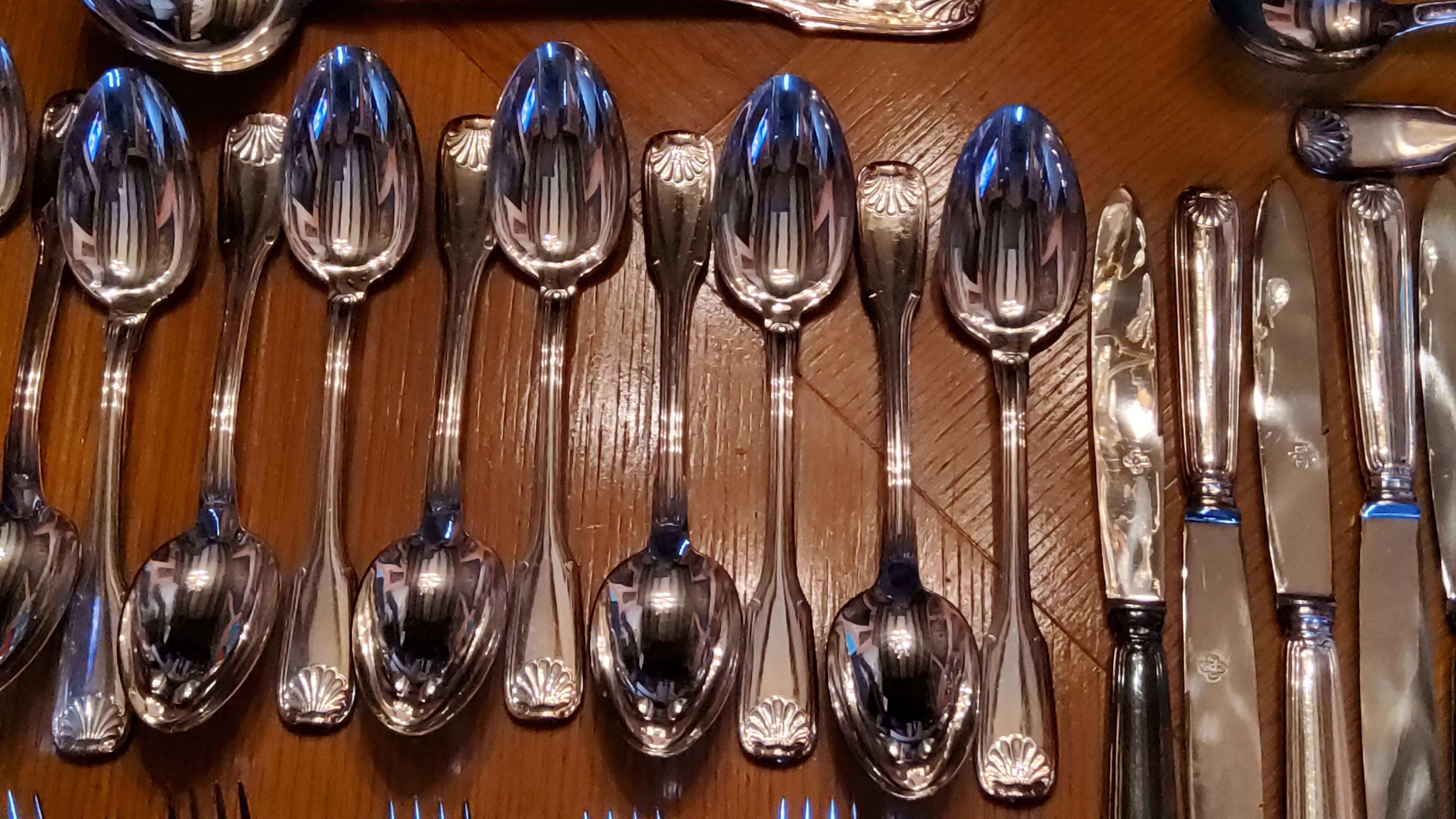 Silver metal housewife of the 50s shell model 76 pieces in its box