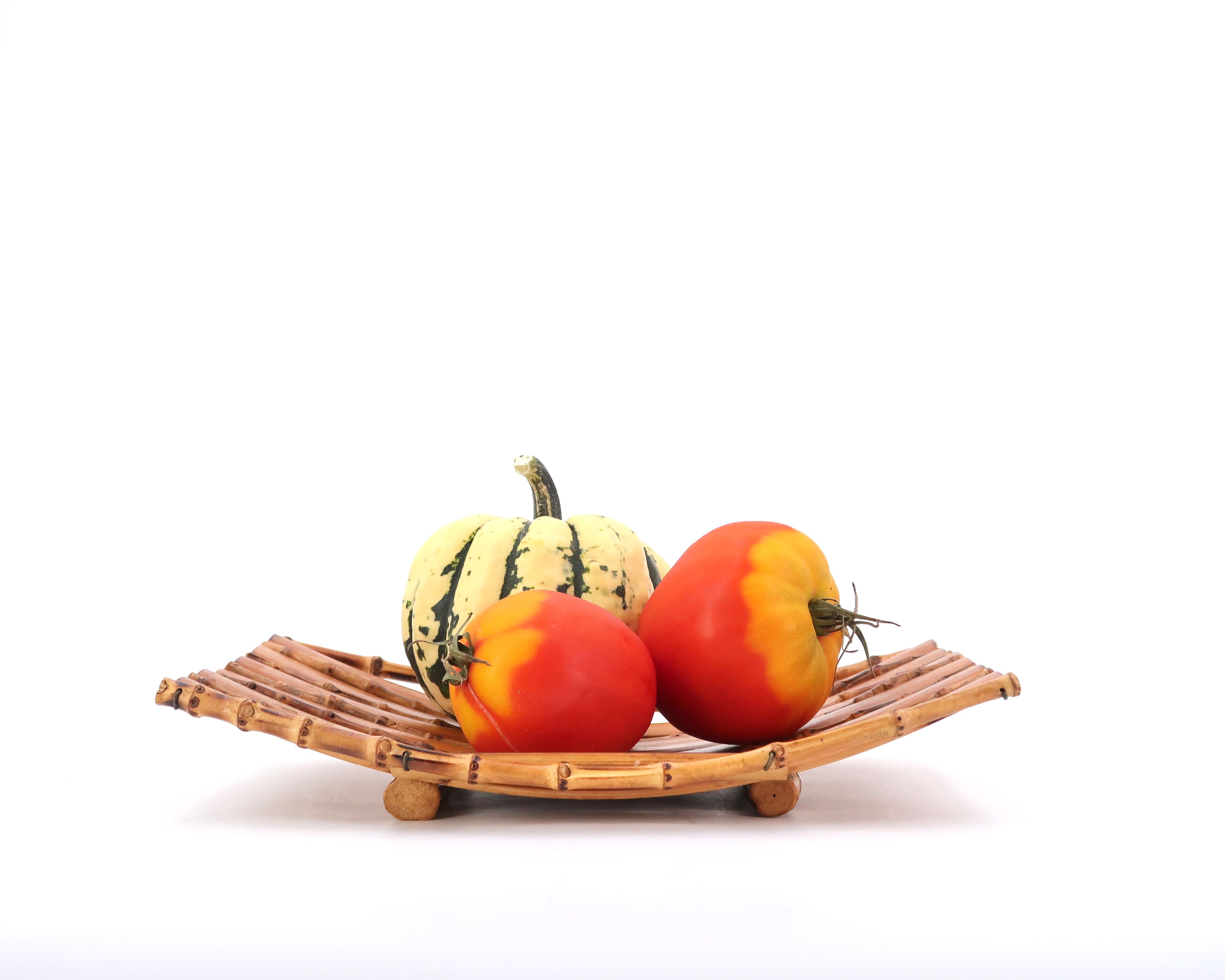 Empty pocket or bamboo fruit bowl