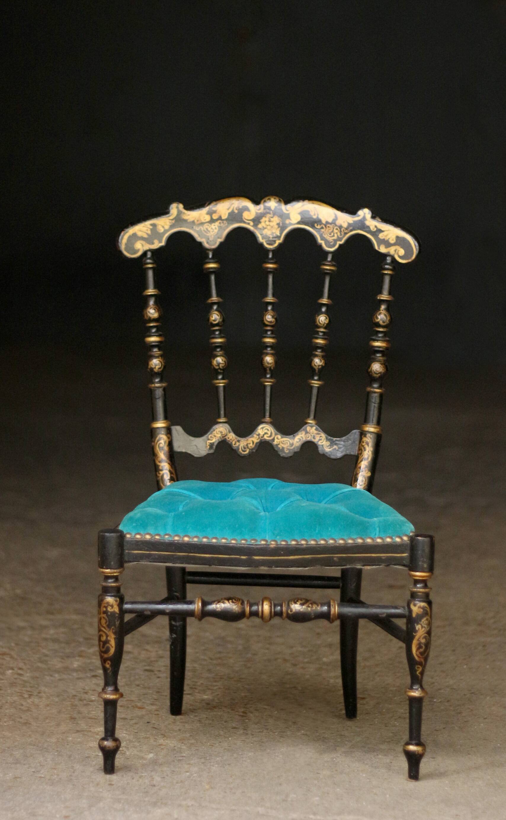 Adorable little chair from the Napoleon 3 period. Very good condition.