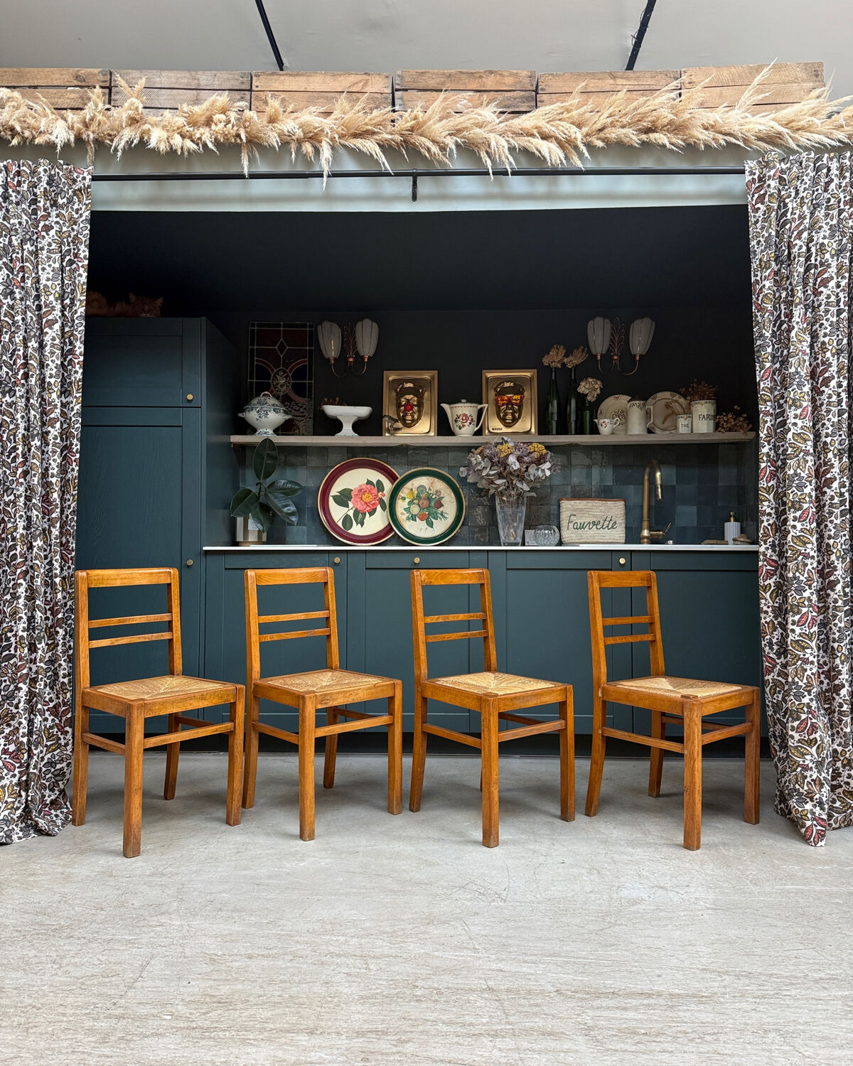 Set of 4 vintage rush chairs