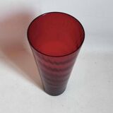 Ruby red glass vase with honeycomb effect from the 50s Height 35.3 cm