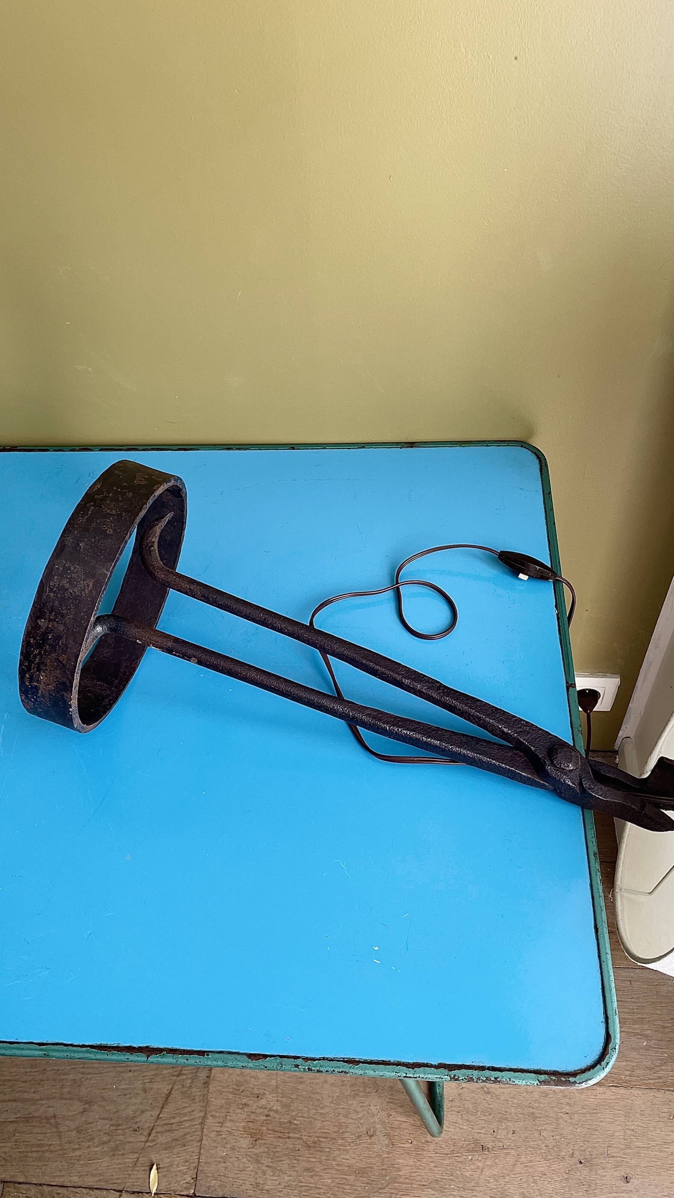 Lampe brutaliste en fer forgé