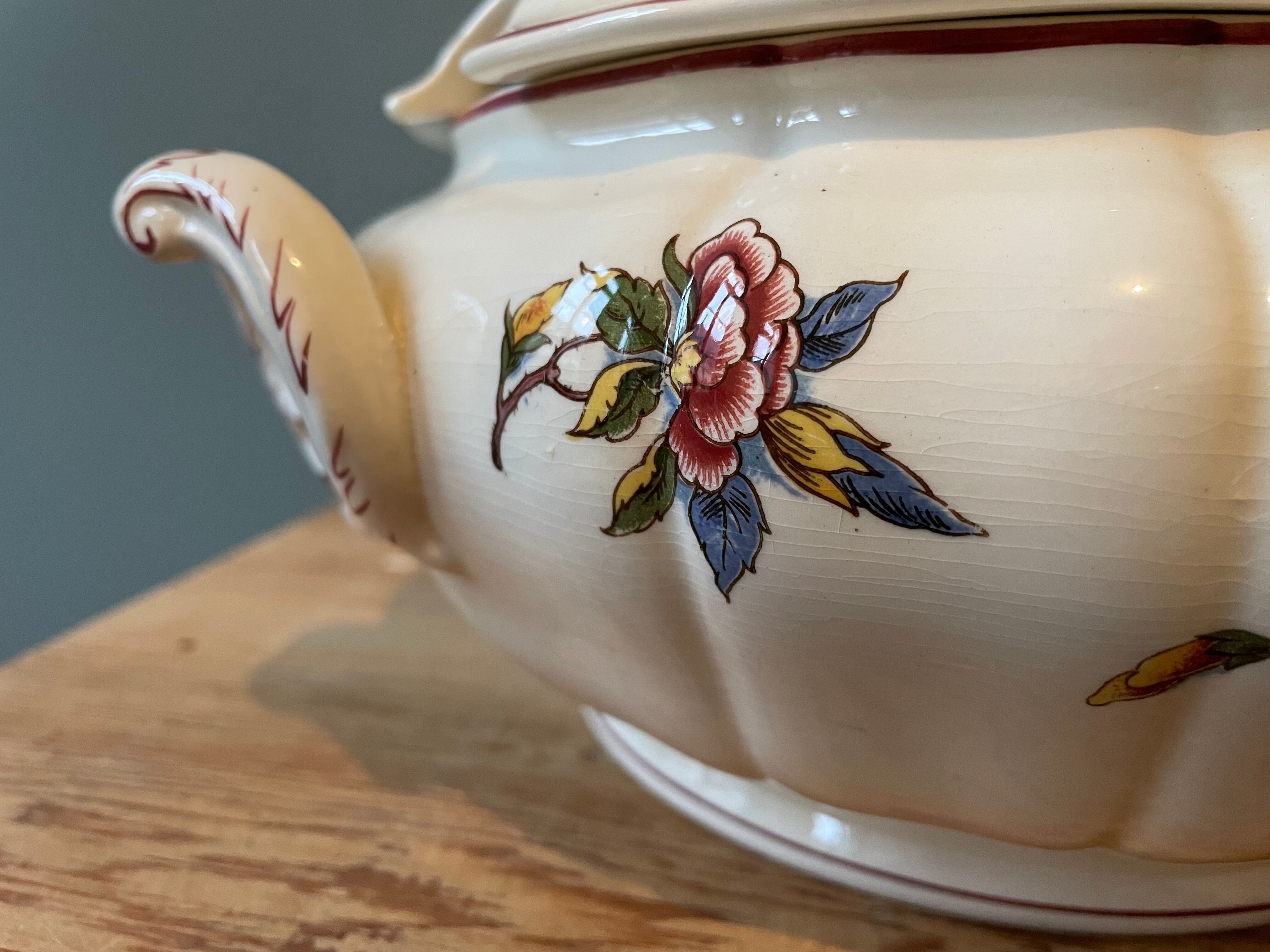 Old soup pot Villeroy and Boch Mettlach, Phoenix model