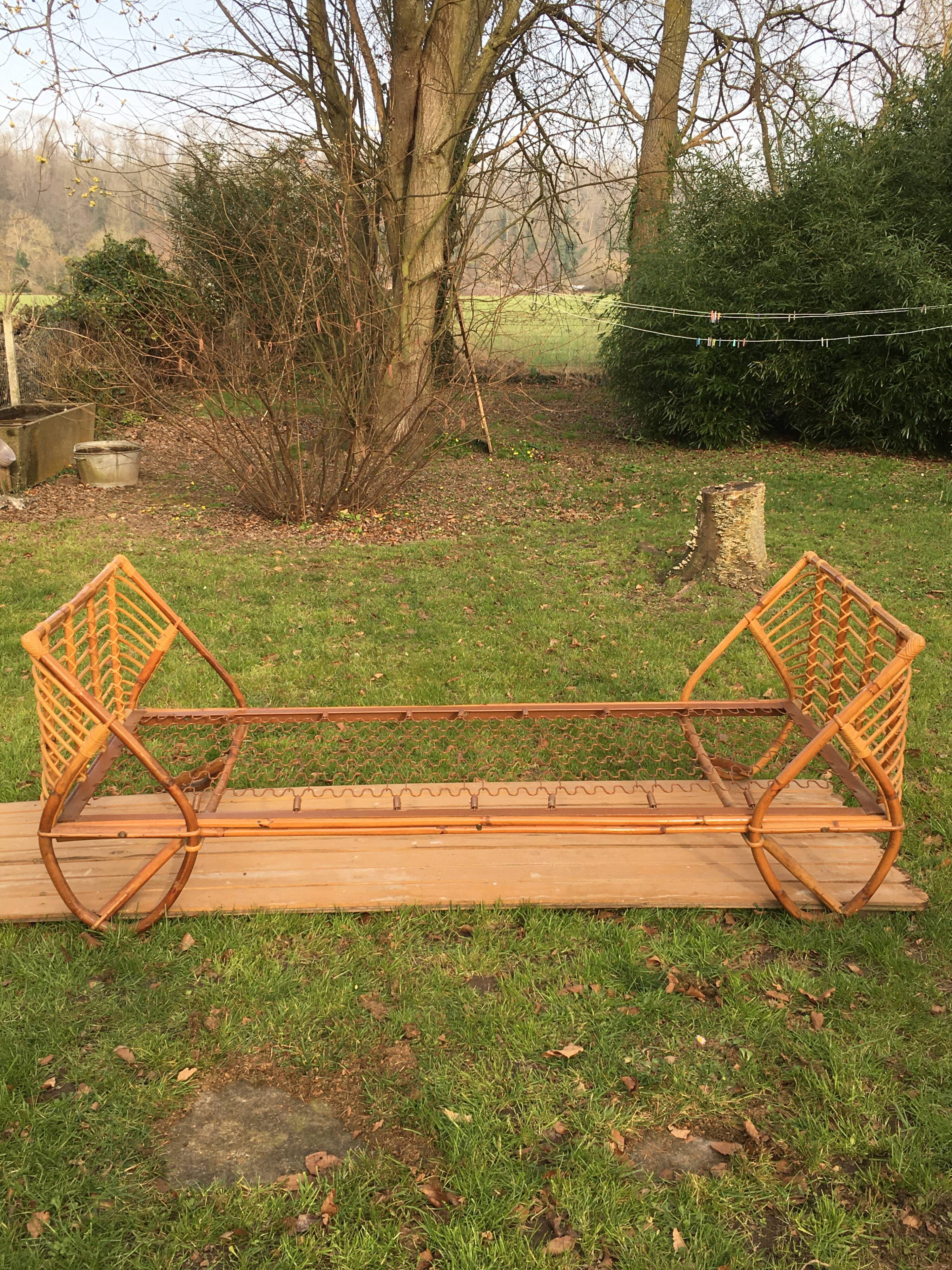 Rattan basket bed