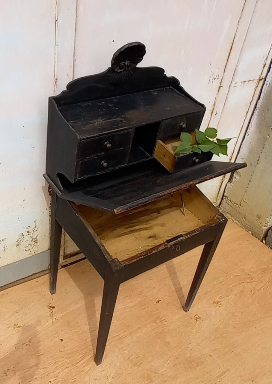 19th-century writing desk in pine