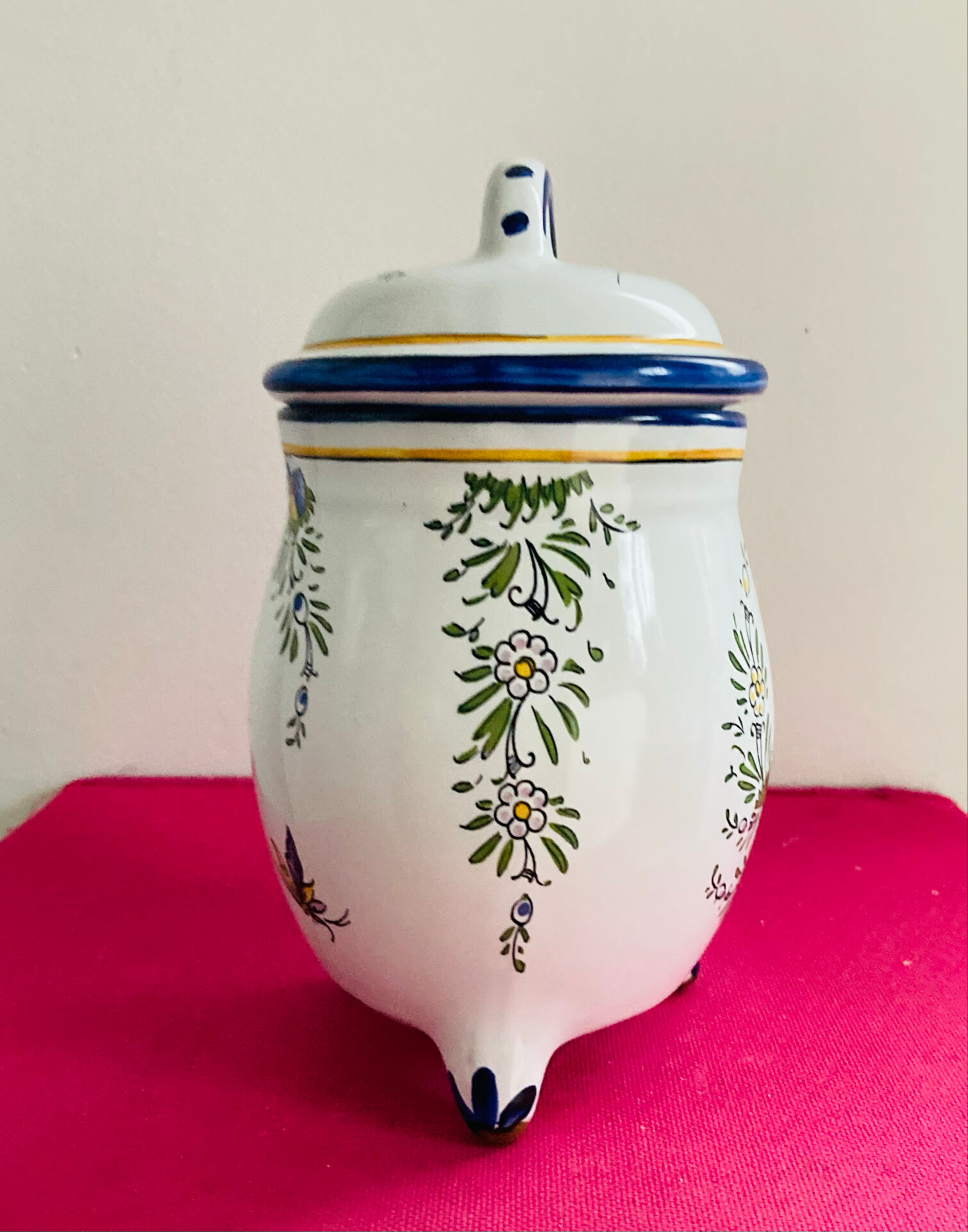 Covered pot from the 19th century by the Art pottery of Angoulême Le Renoleau.