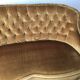 Banquette crapaud vintage capitonnée en velours or