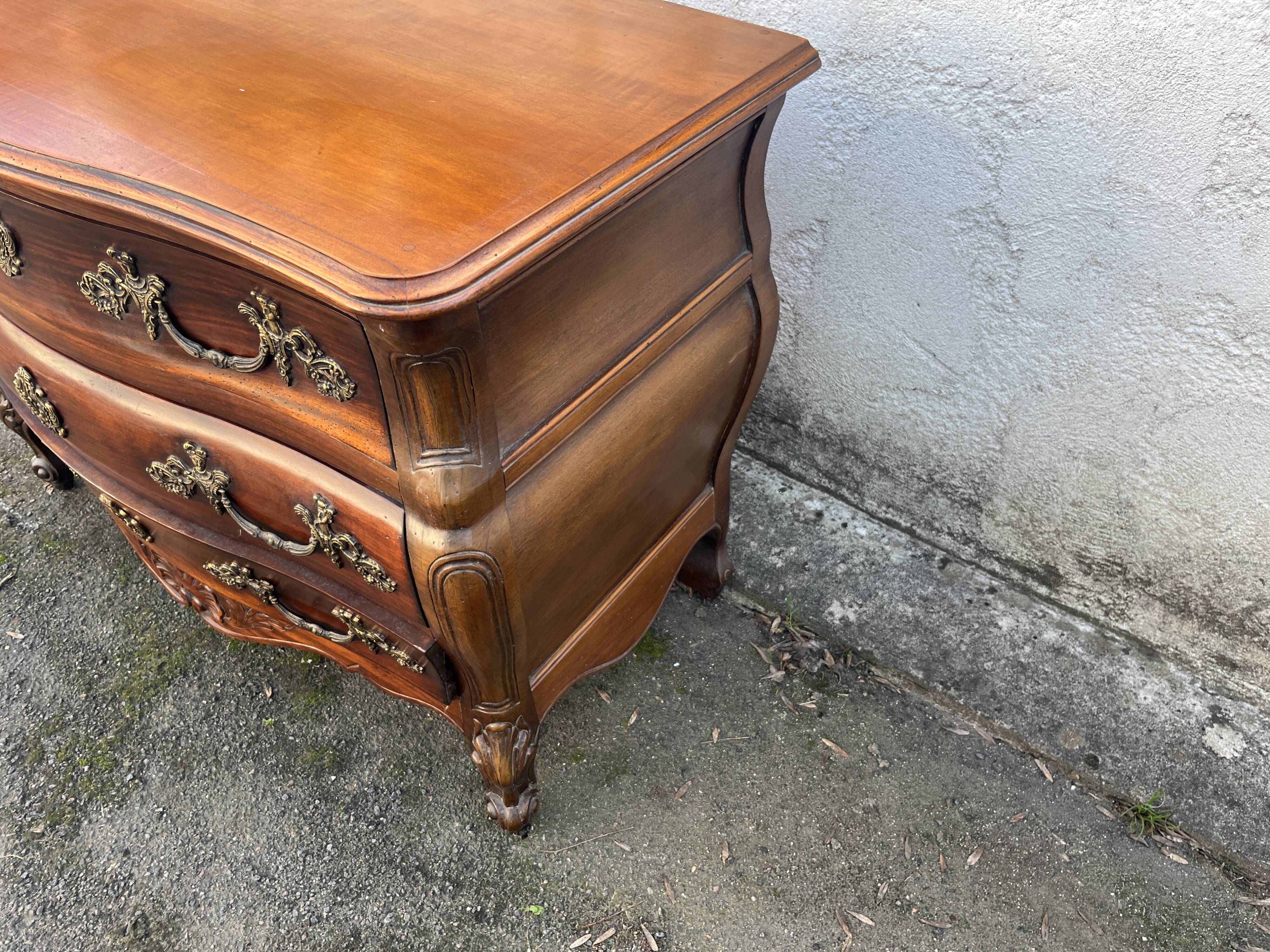 Beautiful Bordeaux chest of drawers