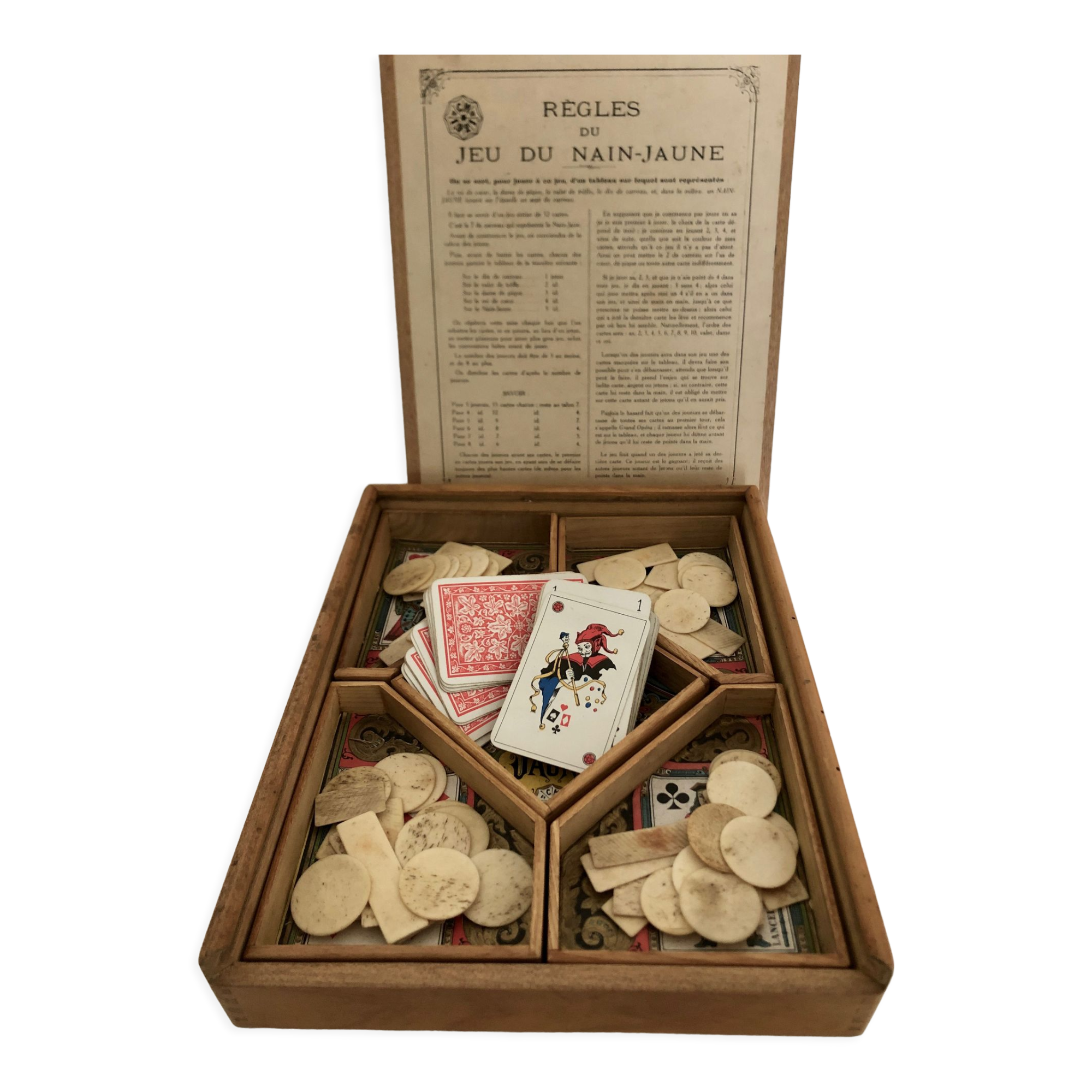 Game of yellow dwarf with its bone chips