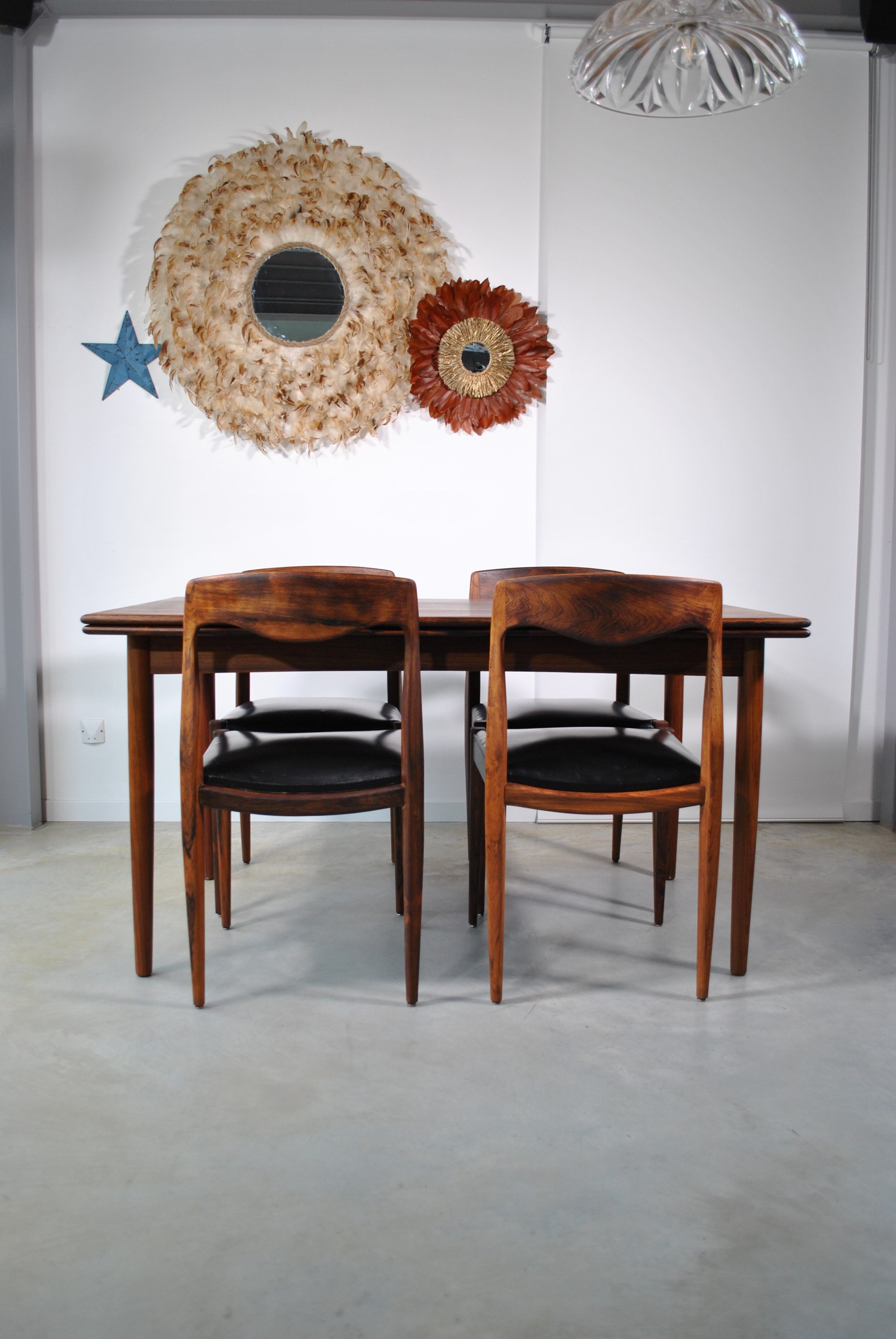 Extendable rosewood dining table year 60