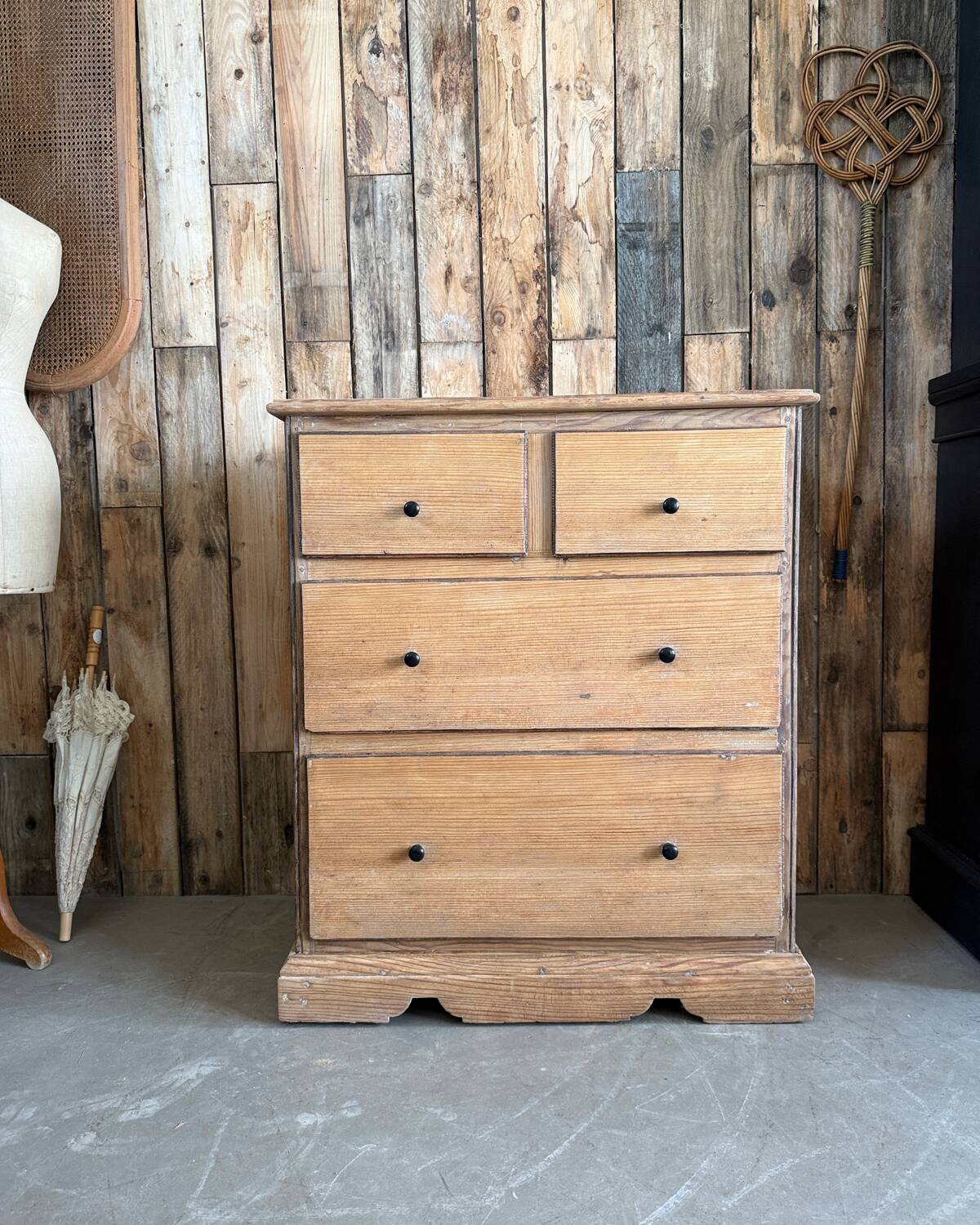 Chic country chest of drawers (renovated)