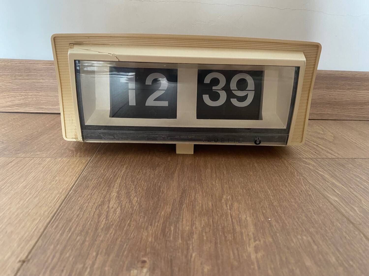 Featured Flip Flap Clock