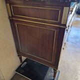 Mahogany commode with mahogany veneer from the Louis XVI period - late 18th century.