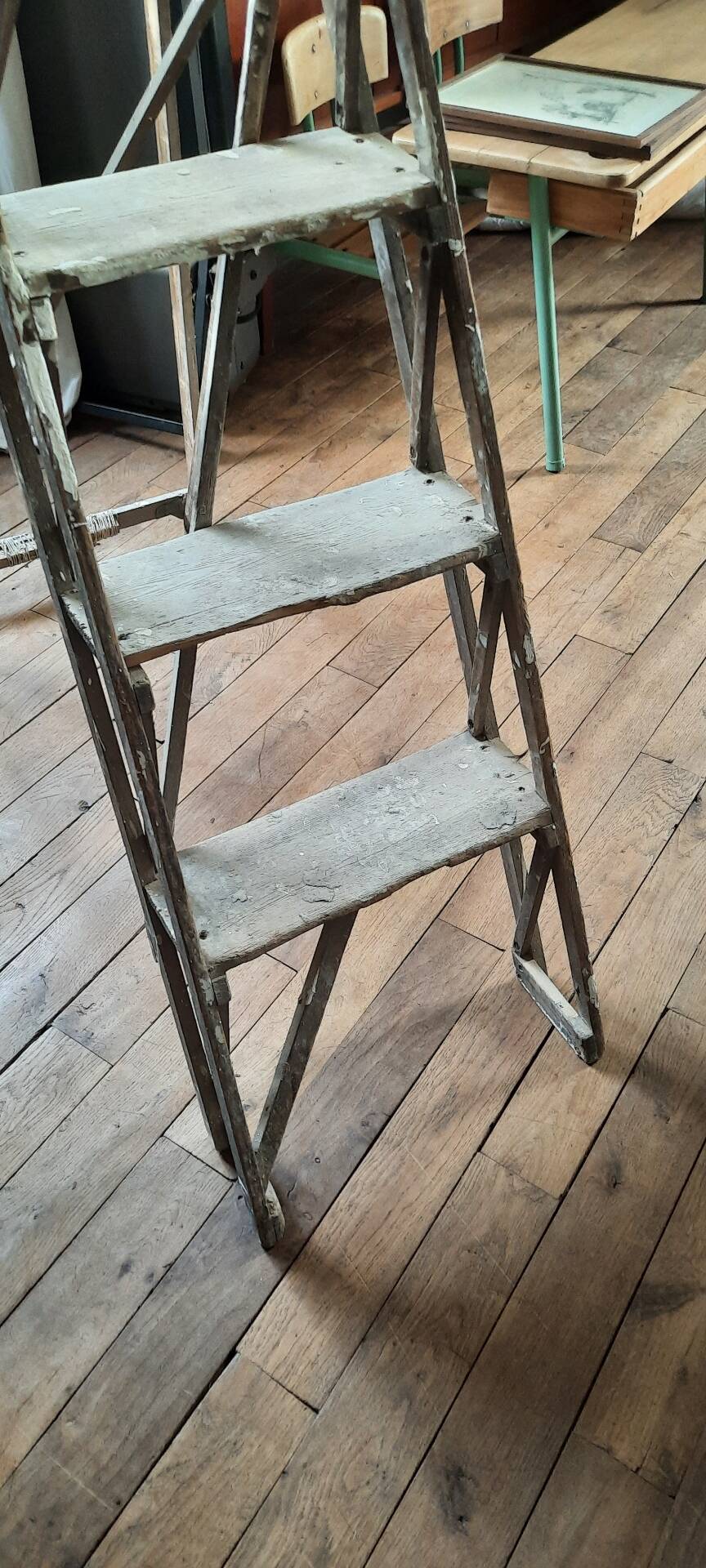 Painter's step ladder