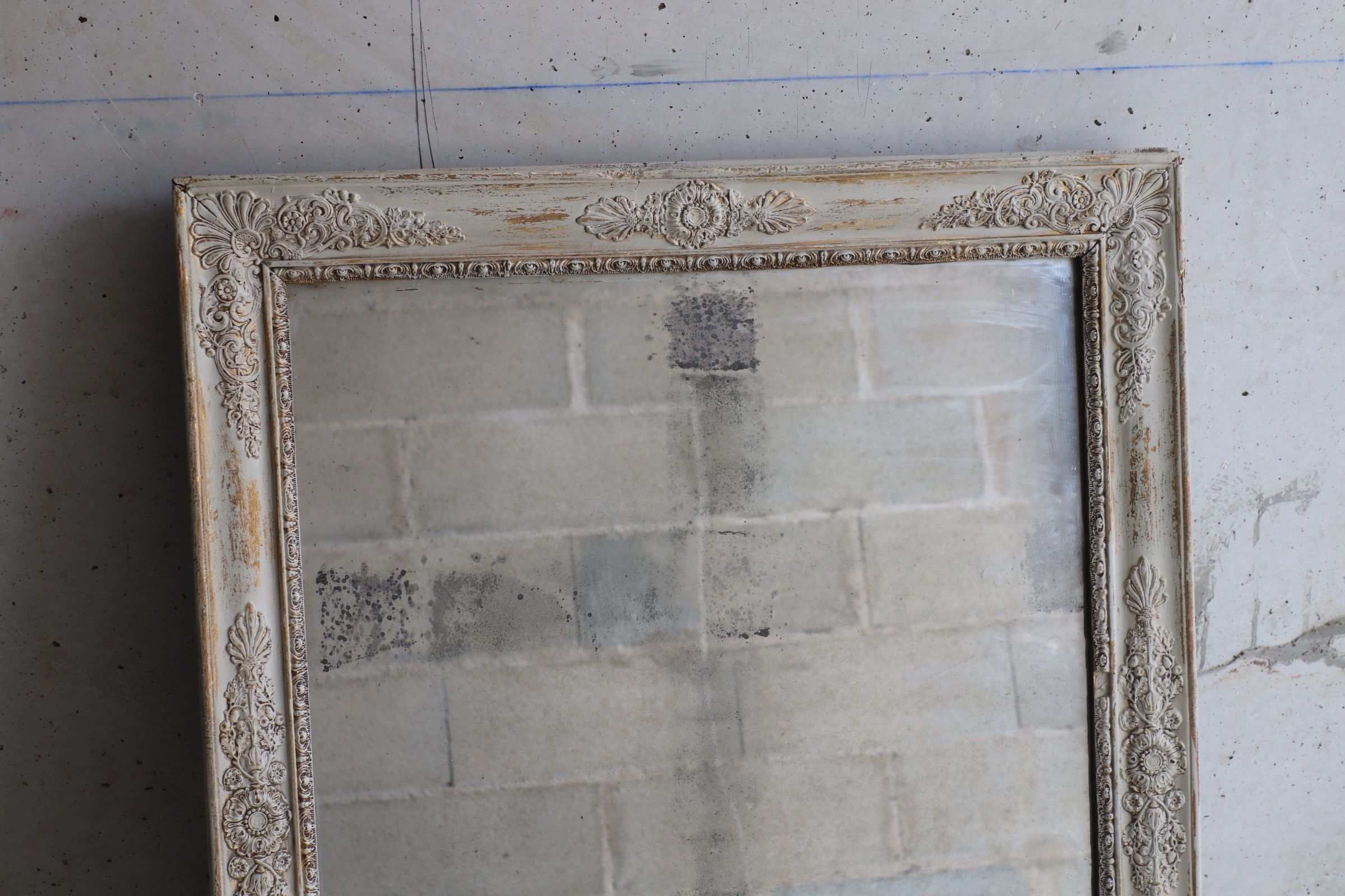 Large mirror early 19th old in patinated wood and mercury