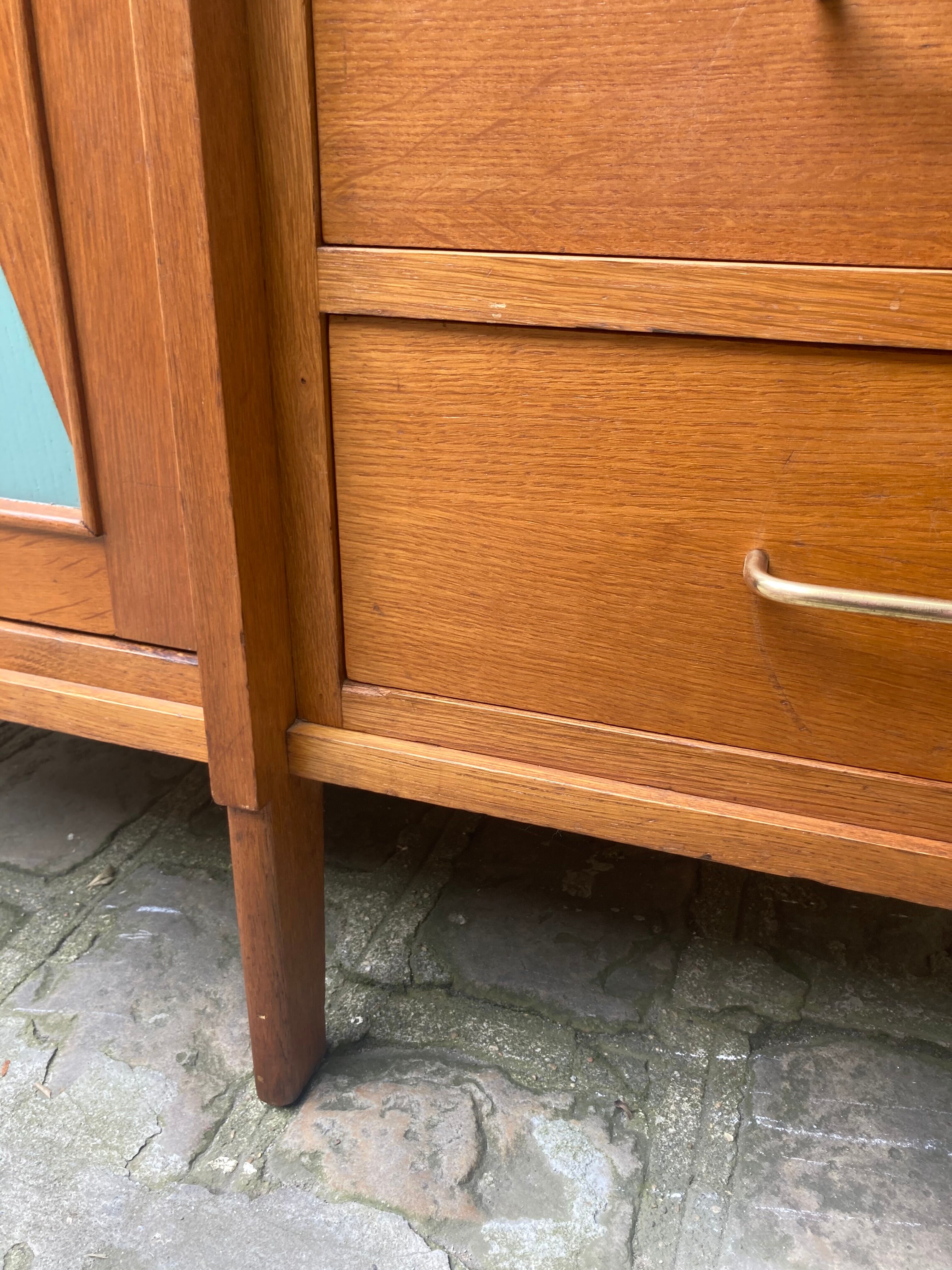 Asymmetrical cabinet