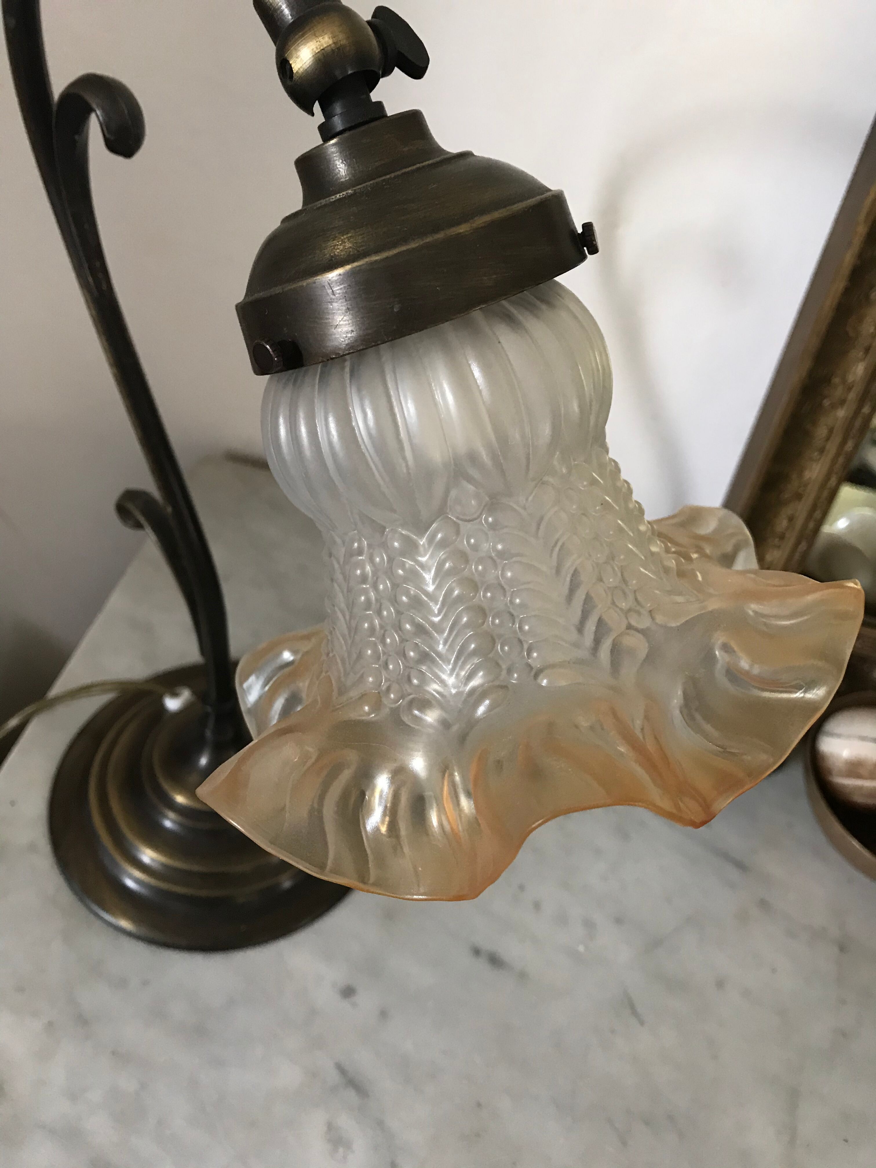Art nouveau style tulip lamp