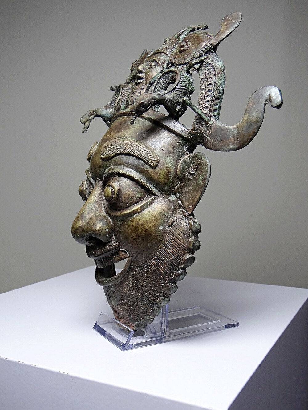 Masque africain en bronze vintage Bamoun, Cameroun